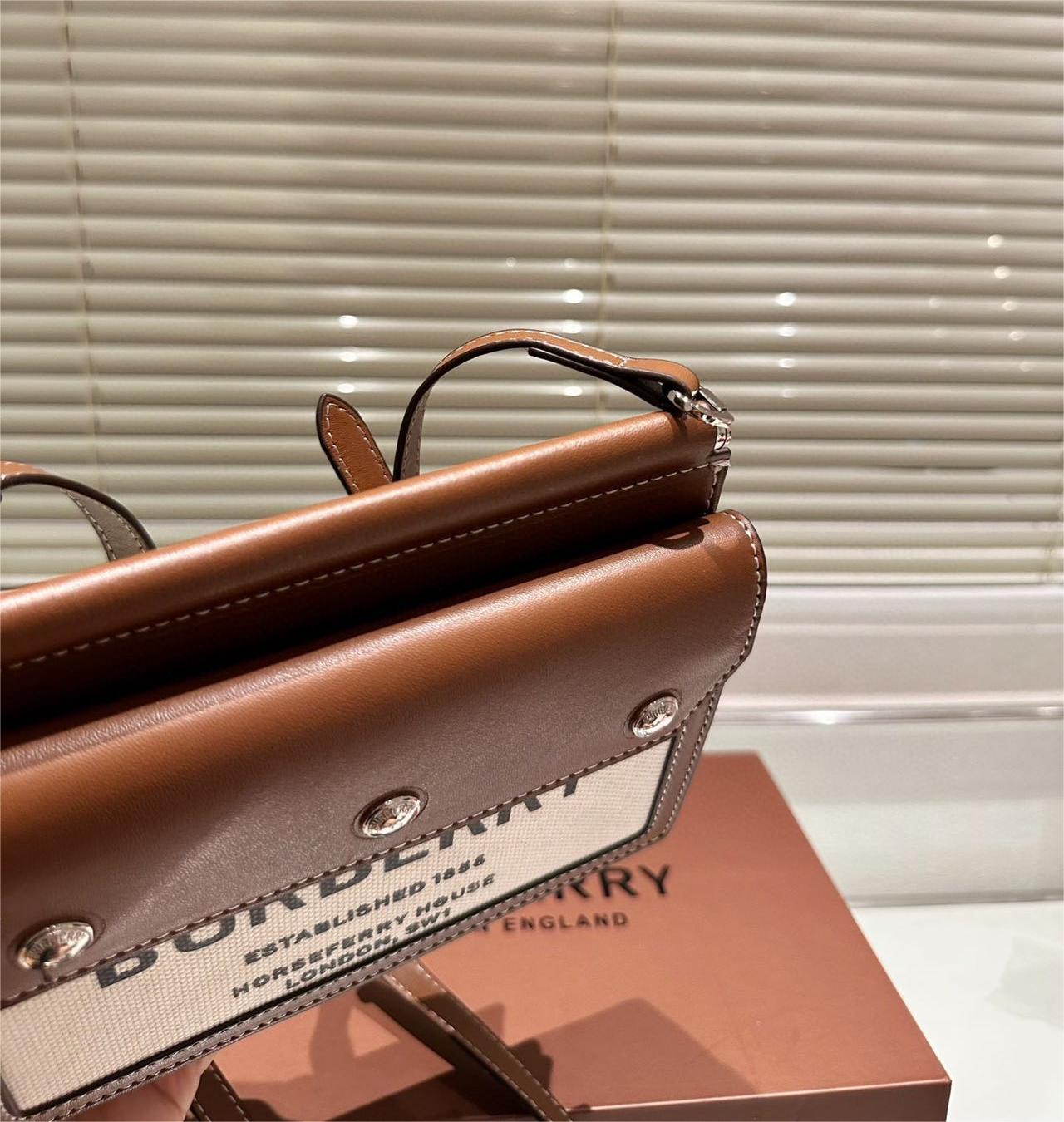 ☆Burberry バーバリー ノート クロスボディバッグ