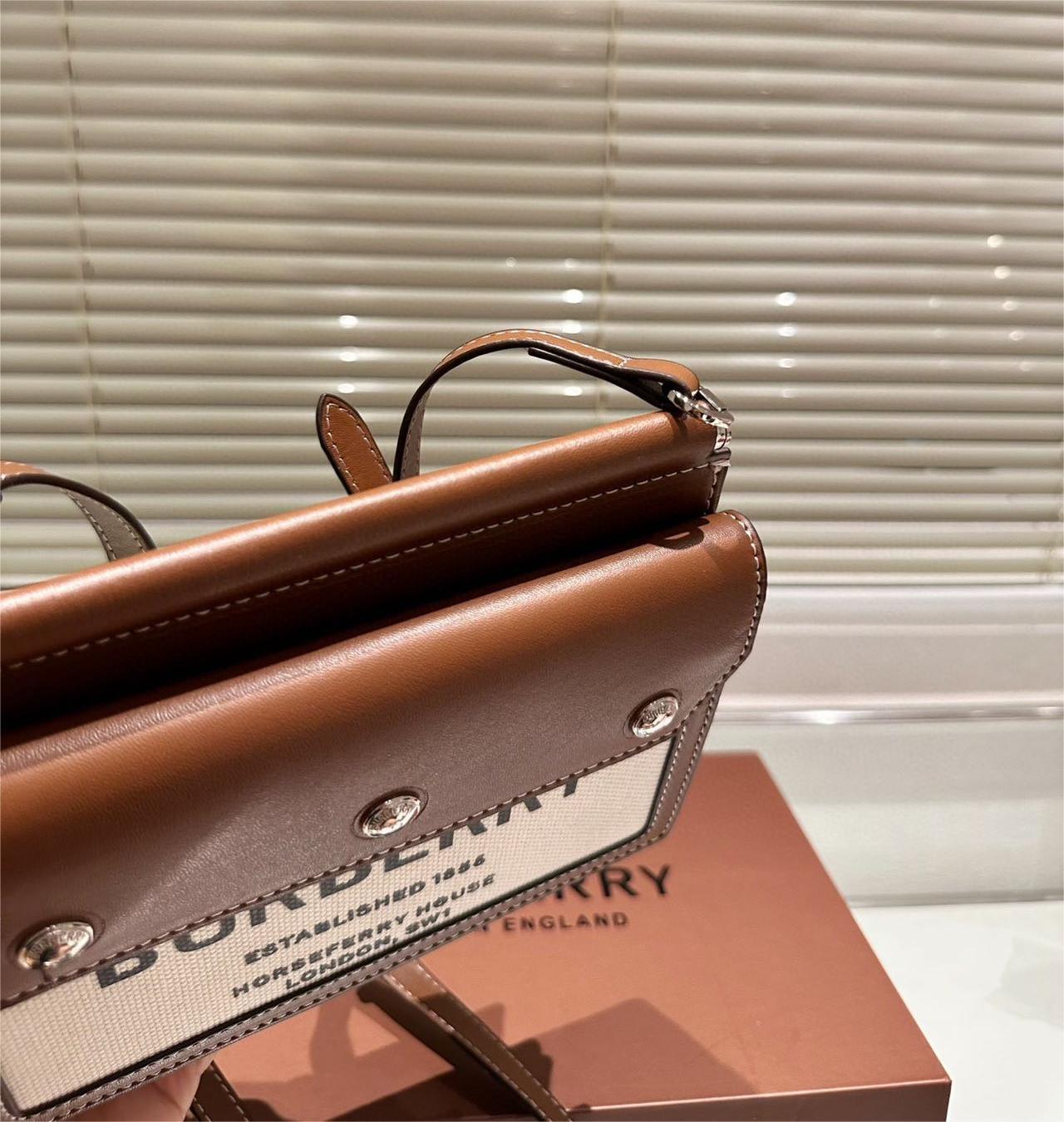 ☆Burberry バーバリー ノート クロスボディバッグ