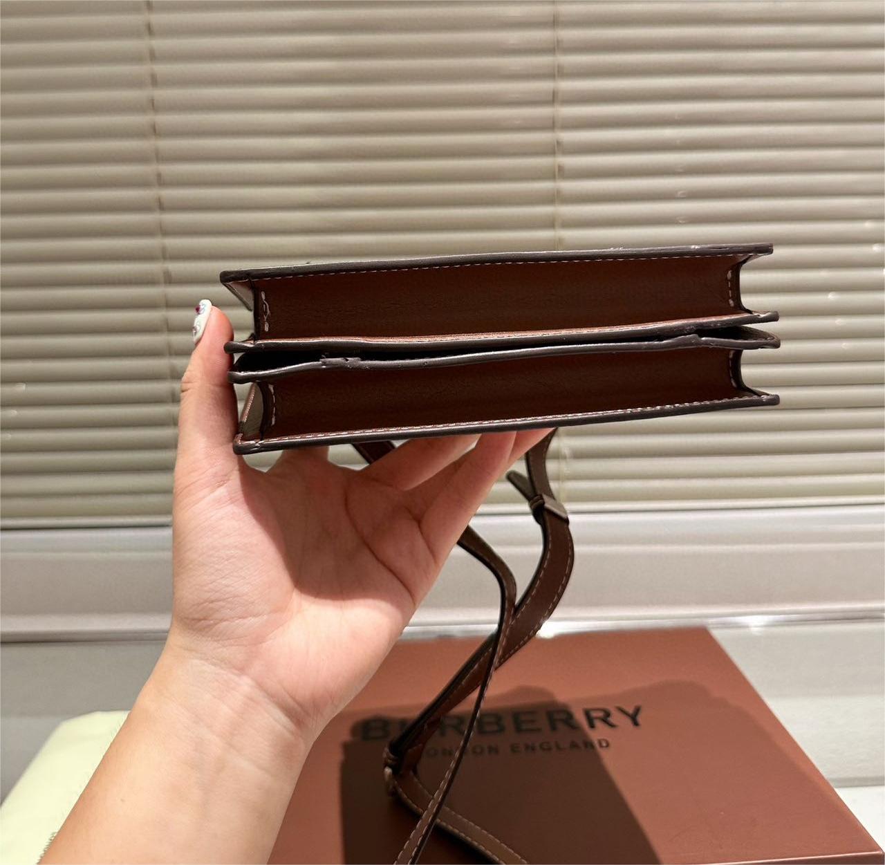 ☆Burberry バーバリー ノート クロスボディバッグ