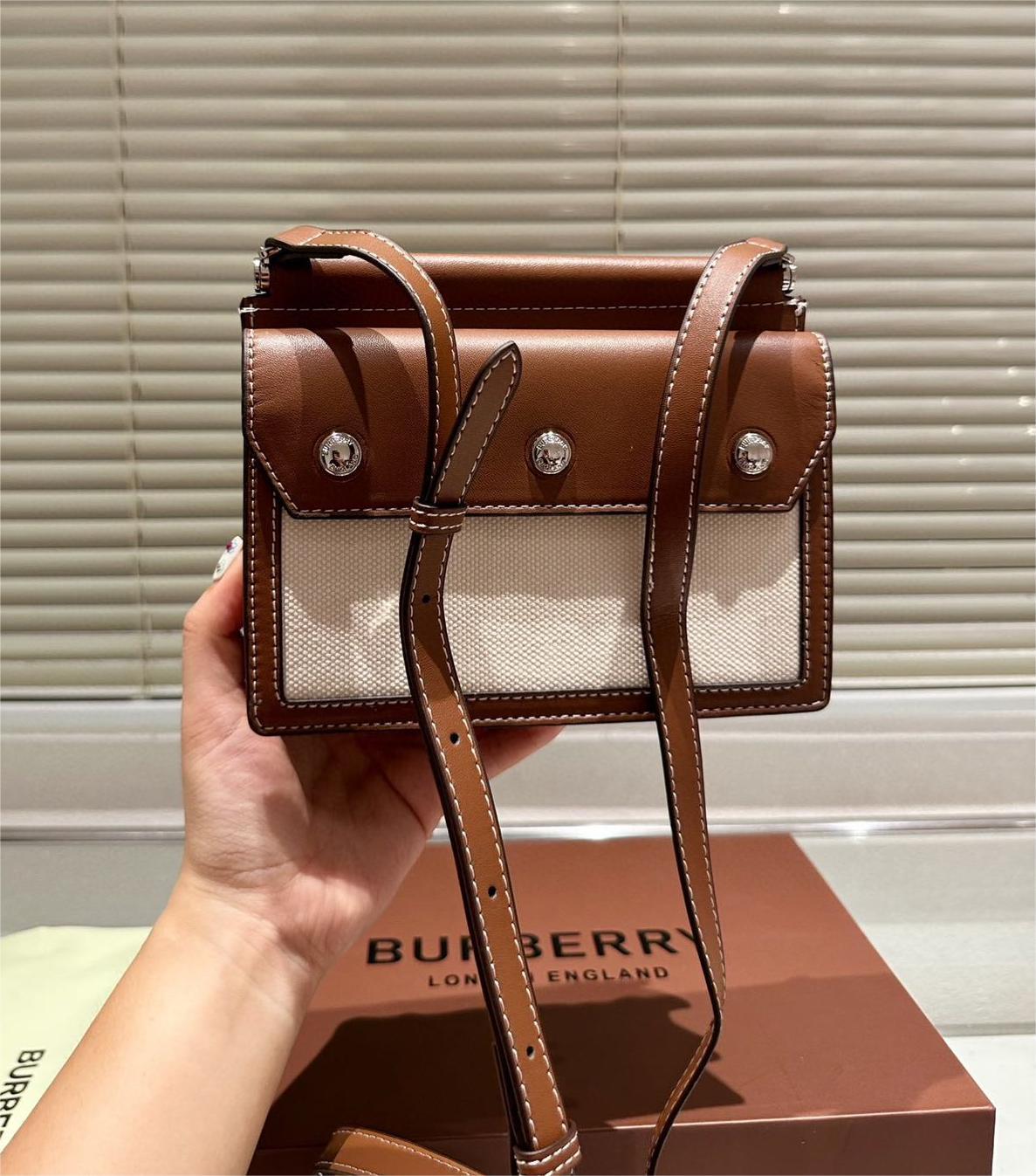 ☆Burberry バーバリー ノート クロスボディバッグ