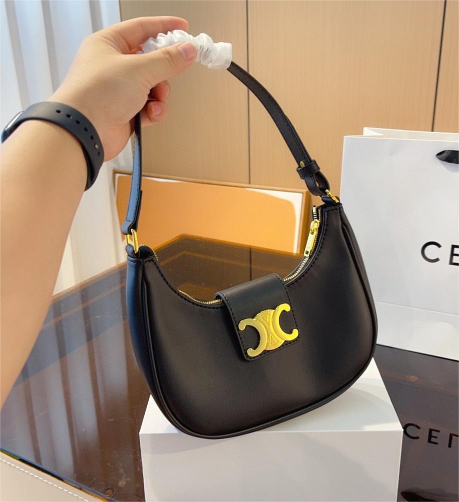CELINEトリオンフアバショルダー