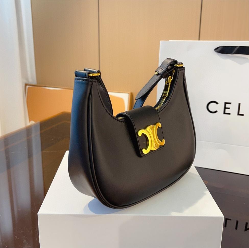 CELINEトリオンフアバショルダー
