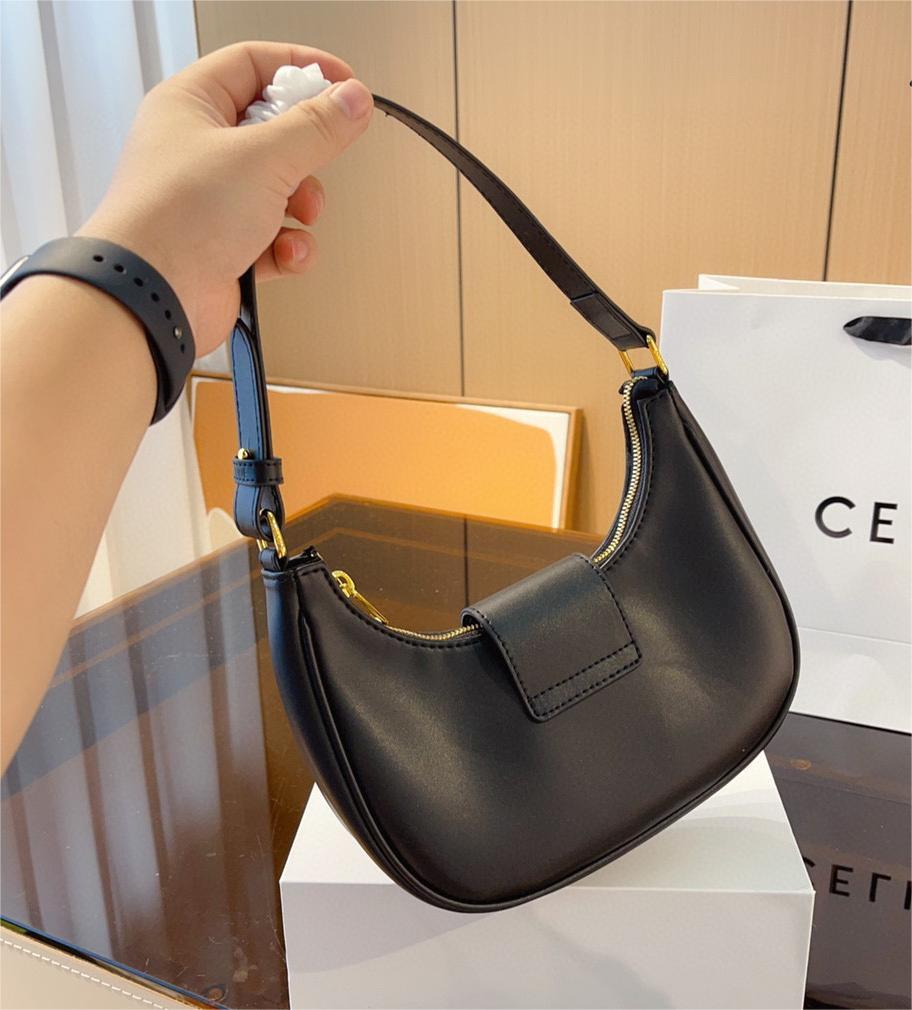 CELINEトリオンフアバショルダー