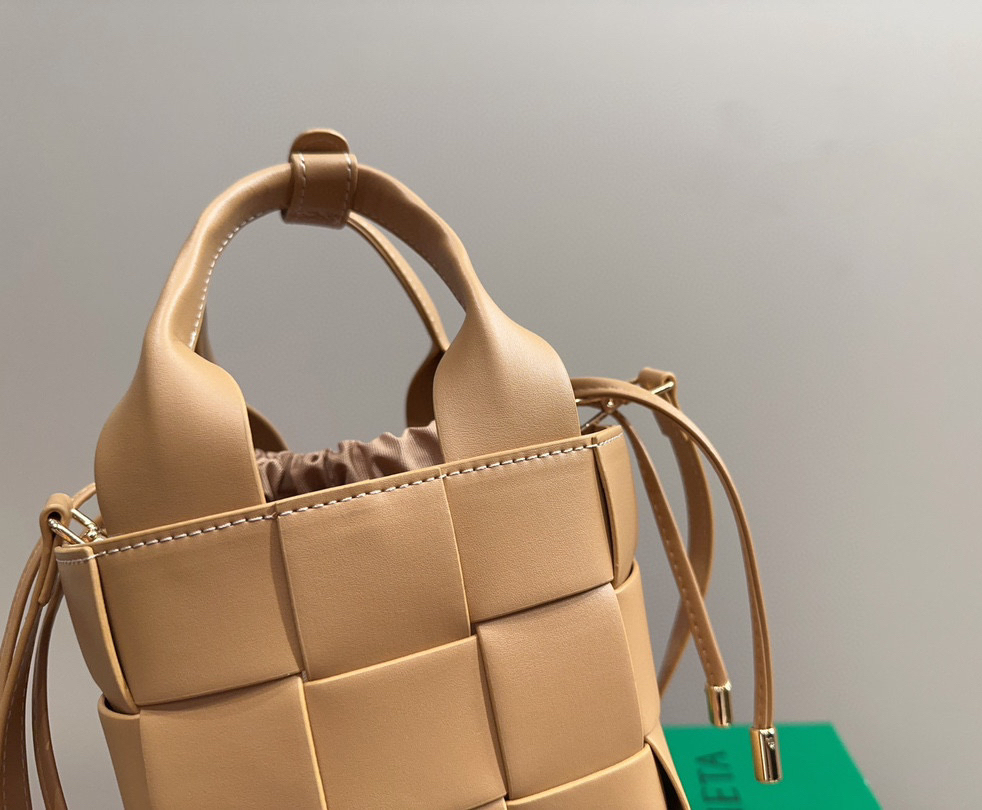 BOTTEGA VENETA ショルダーバッグ カセット ミニ