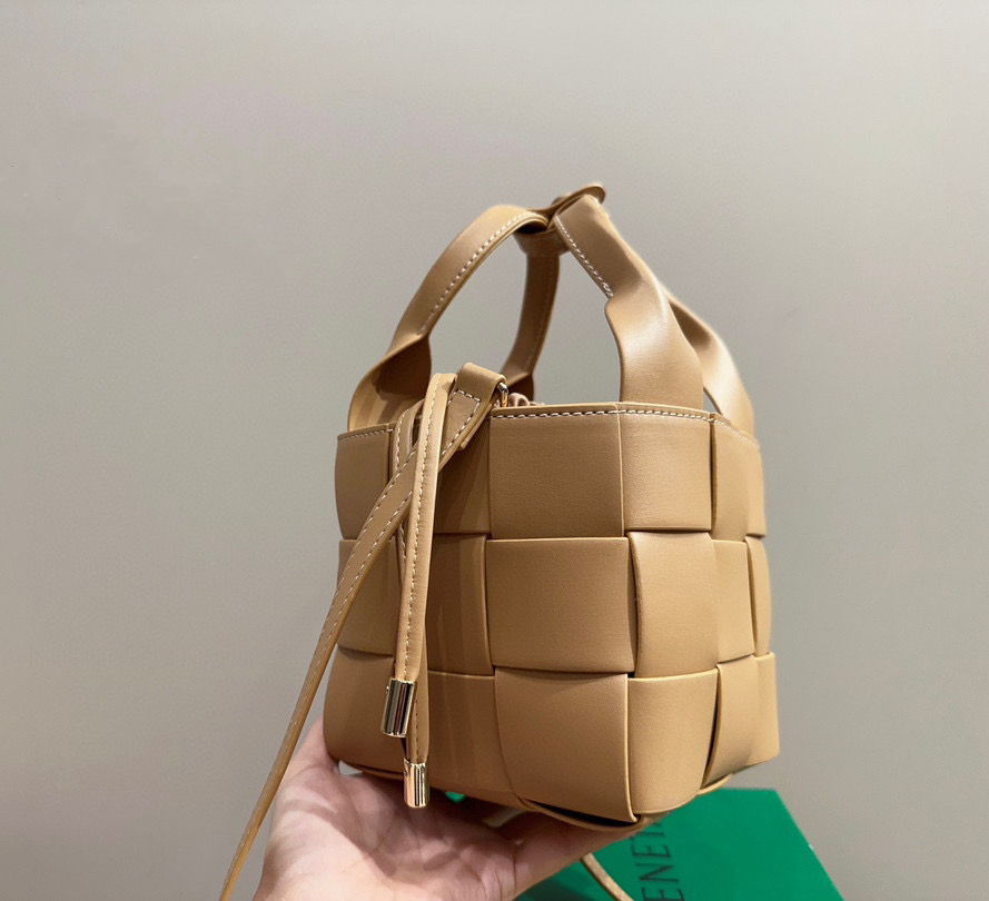 BOTTEGA VENETA ショルダーバッグ カセット ミニ