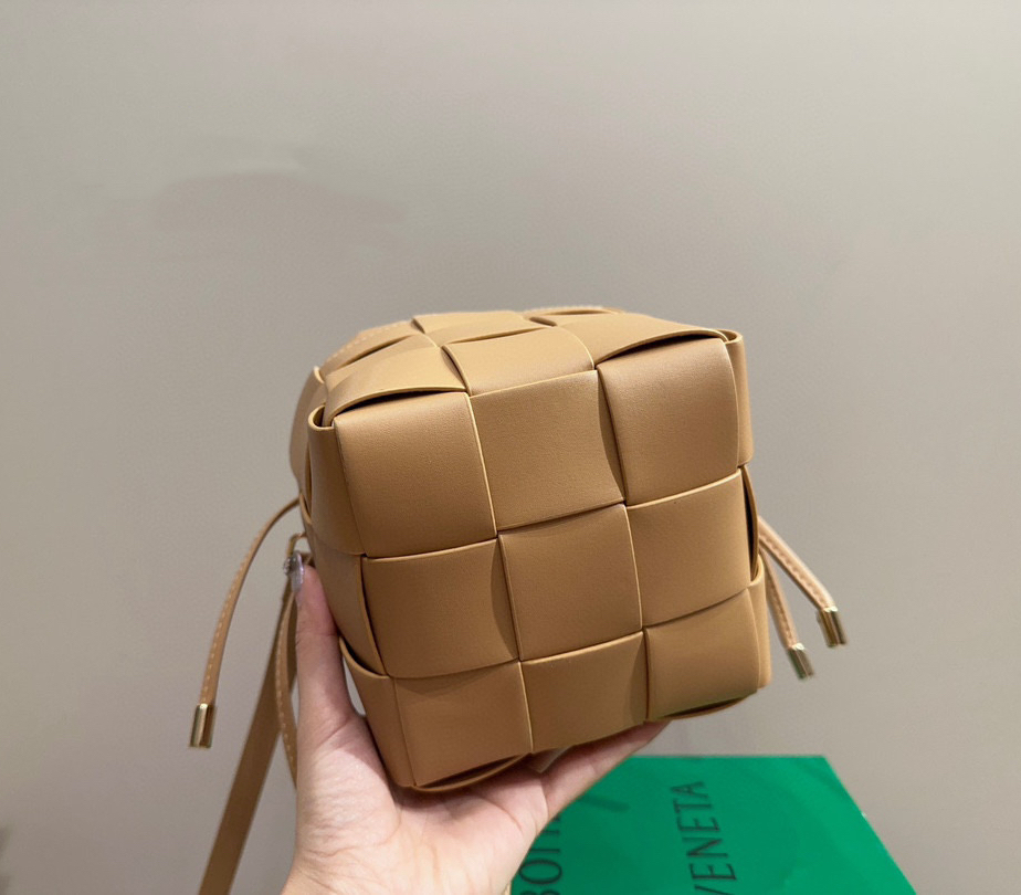 BOTTEGA VENETA ショルダーバッグ カセット ミニ