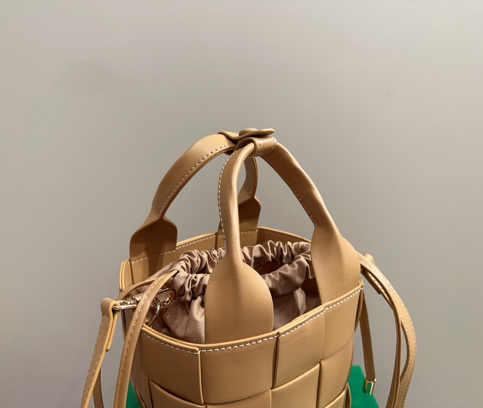 BOTTEGA VENETA ショルダーバッグ カセット ミニ