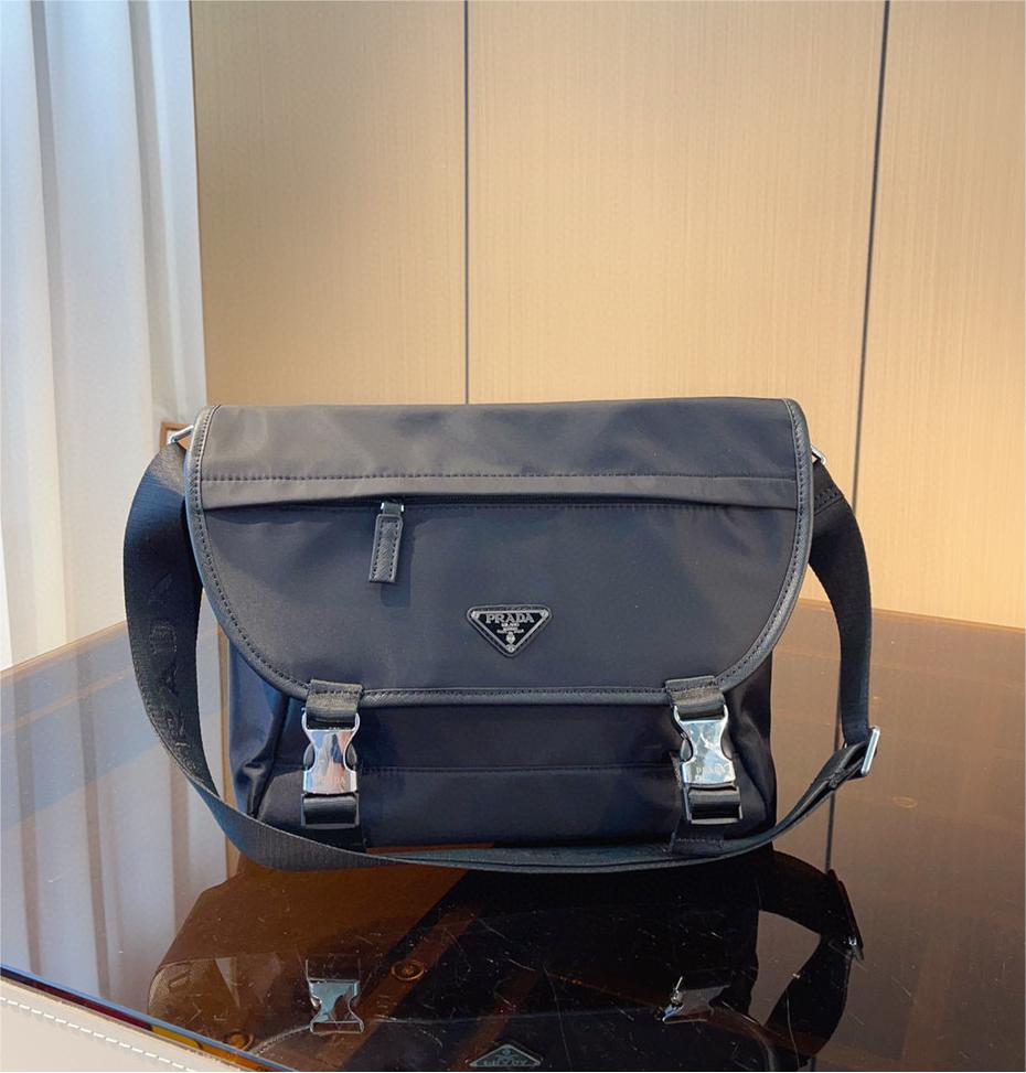☆PRADA Re Nylon メンズ ショルダーバッグ☆超人気