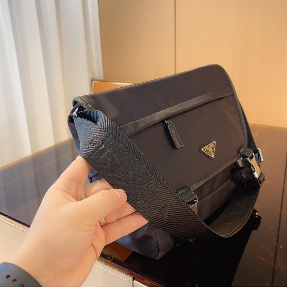 ☆PRADA Re Nylon メンズ ショルダーバッグ☆超人気