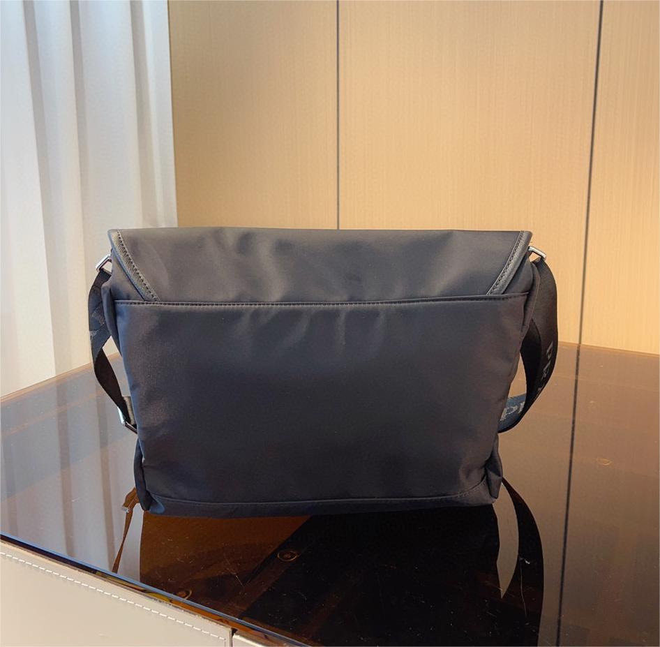 ☆PRADA Re Nylon メンズ ショルダーバッグ☆超人気