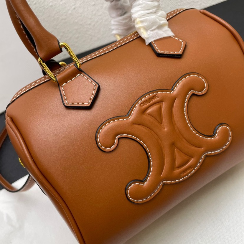 CELINE ♪ スモール ボストン キュイル トリオンフ