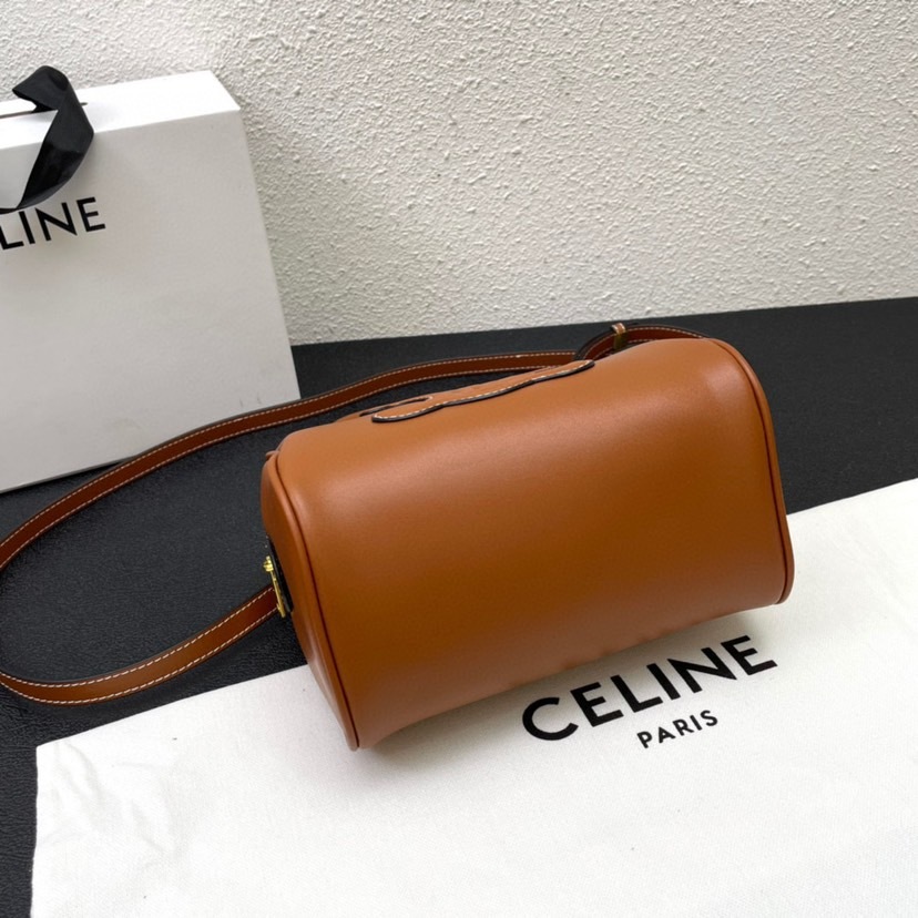 CELINE ♪ スモール ボストン キュイル トリオンフ