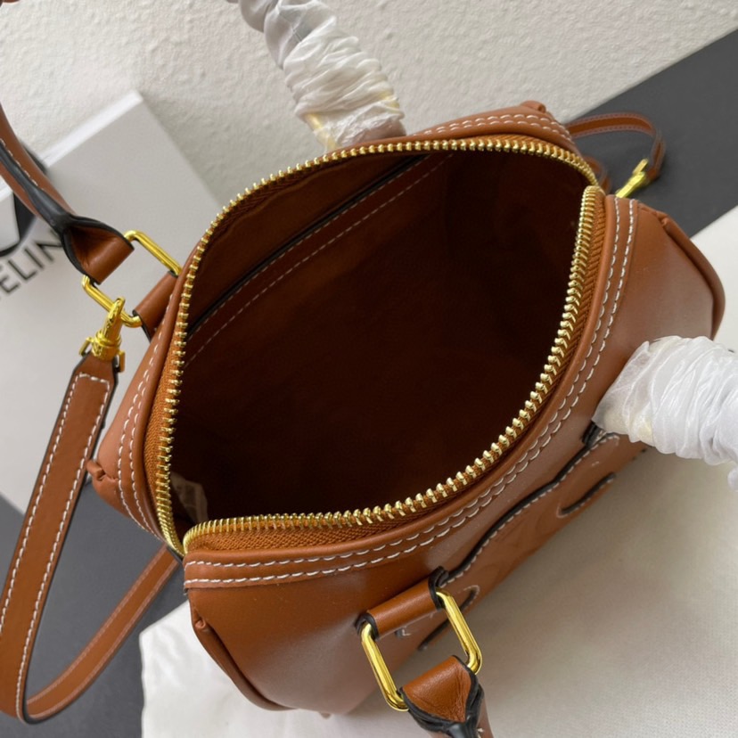 CELINE ♪ スモール ボストン キュイル トリオンフ