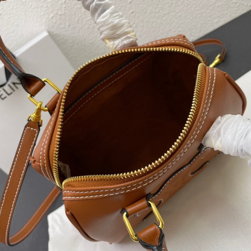 CELINE ♪ スモール ボストン キュイル トリオンフ