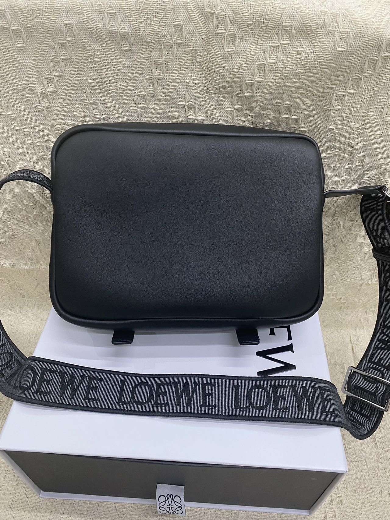 LOEWE ミリタリー スムース レザー メッセンジャーバッグ