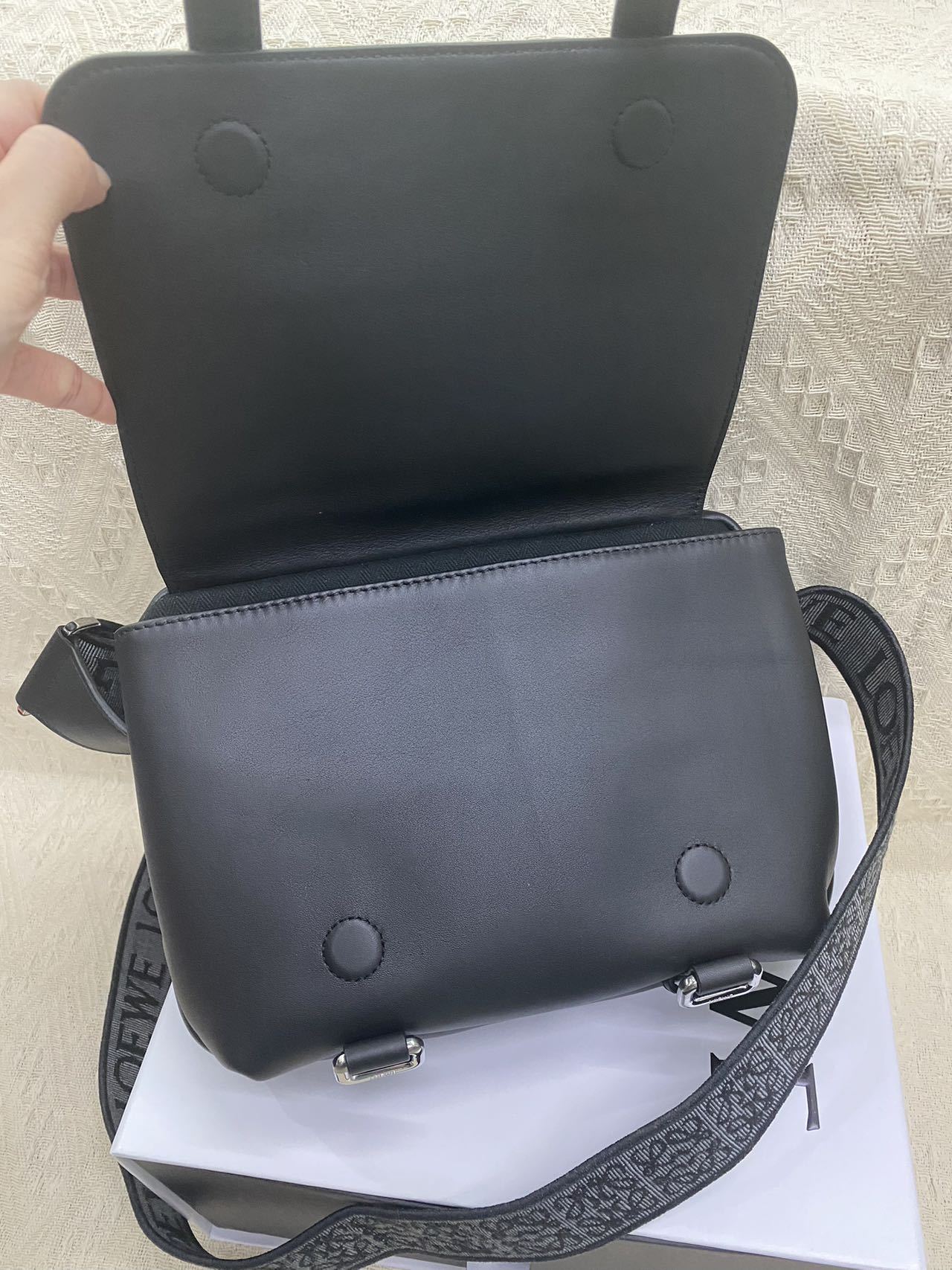 LOEWE ミリタリー スムース レザー メッセンジャーバッグ