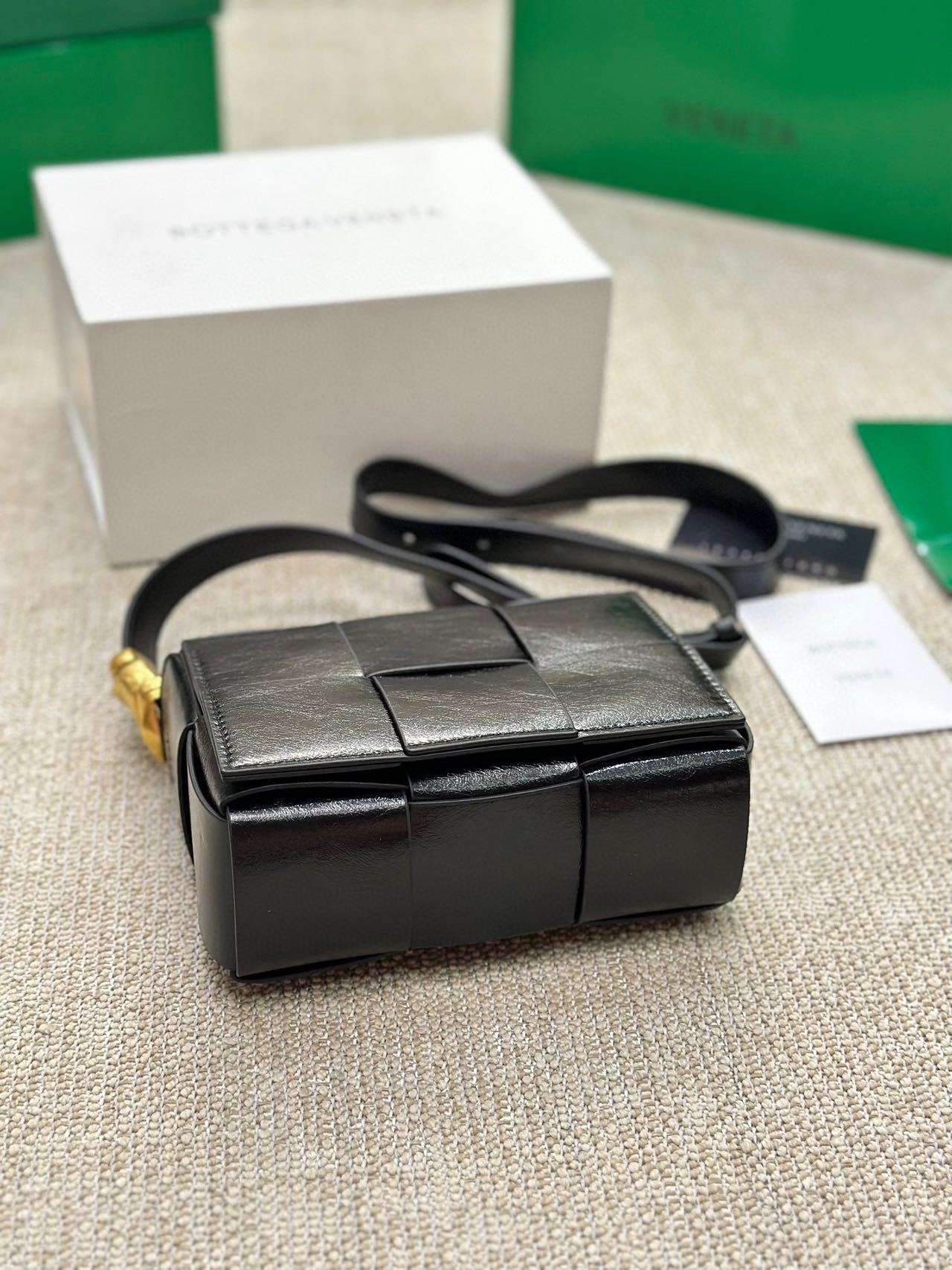 ★BOTTEGA VENETA ショルダーバッグ