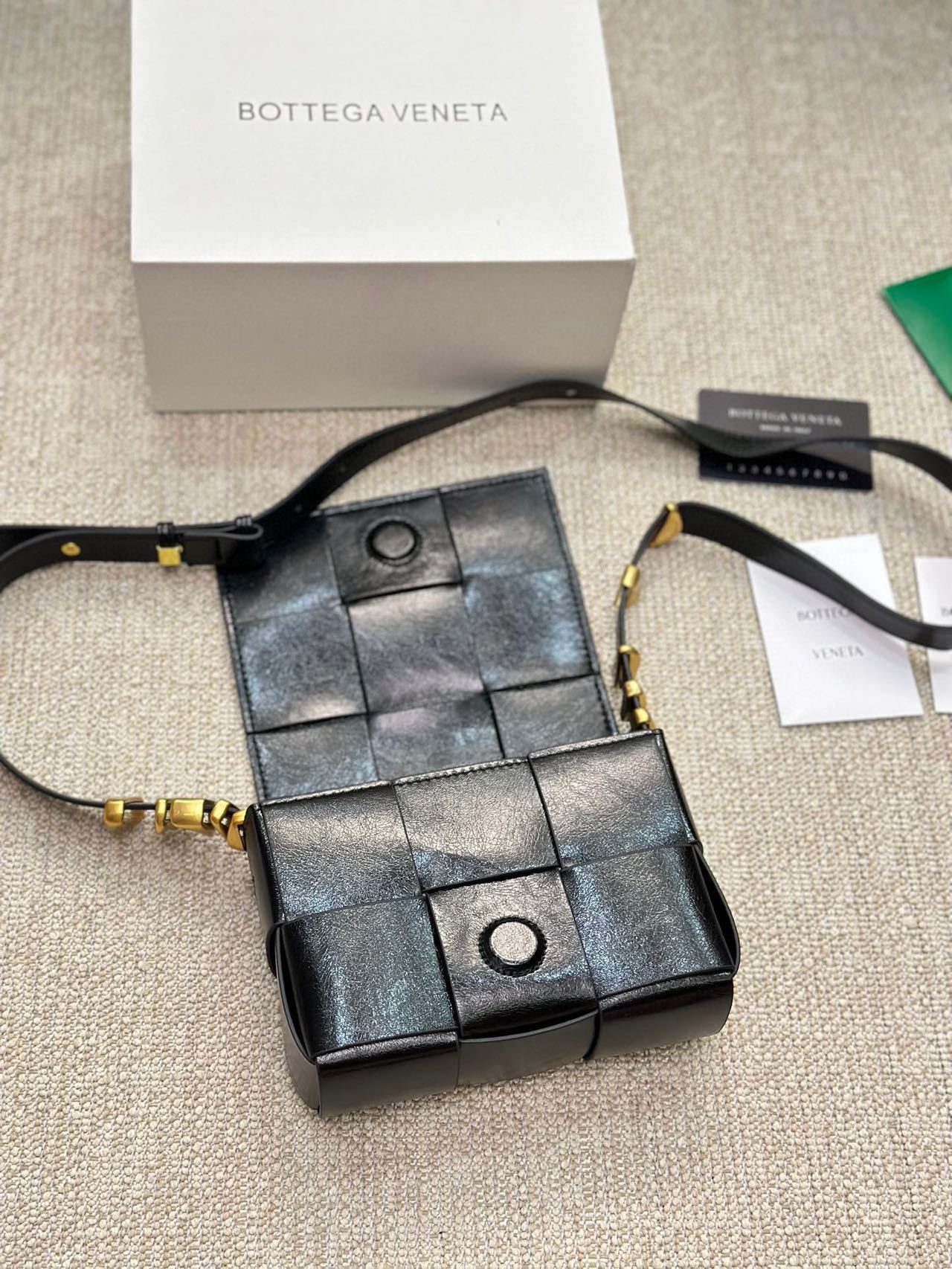 ★BOTTEGA VENETA ショルダーバッグ