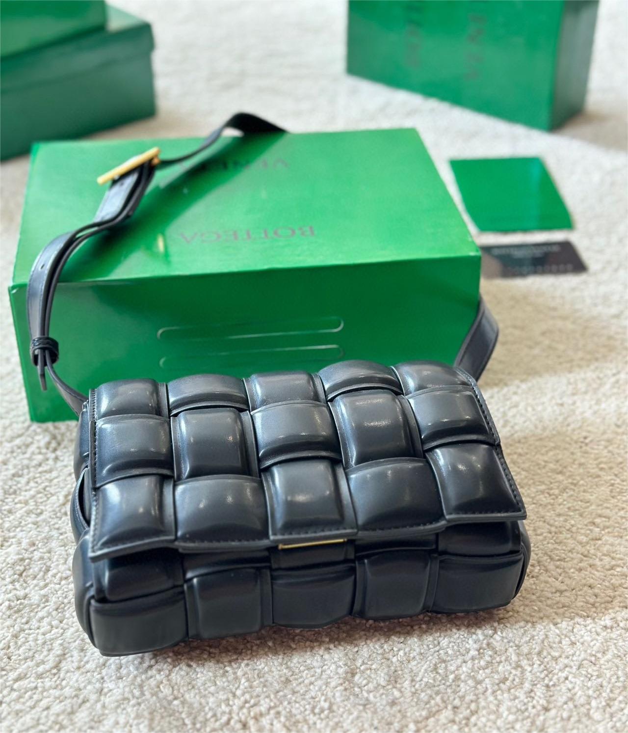 ボッテガヴェネタ ショルダーバッグ