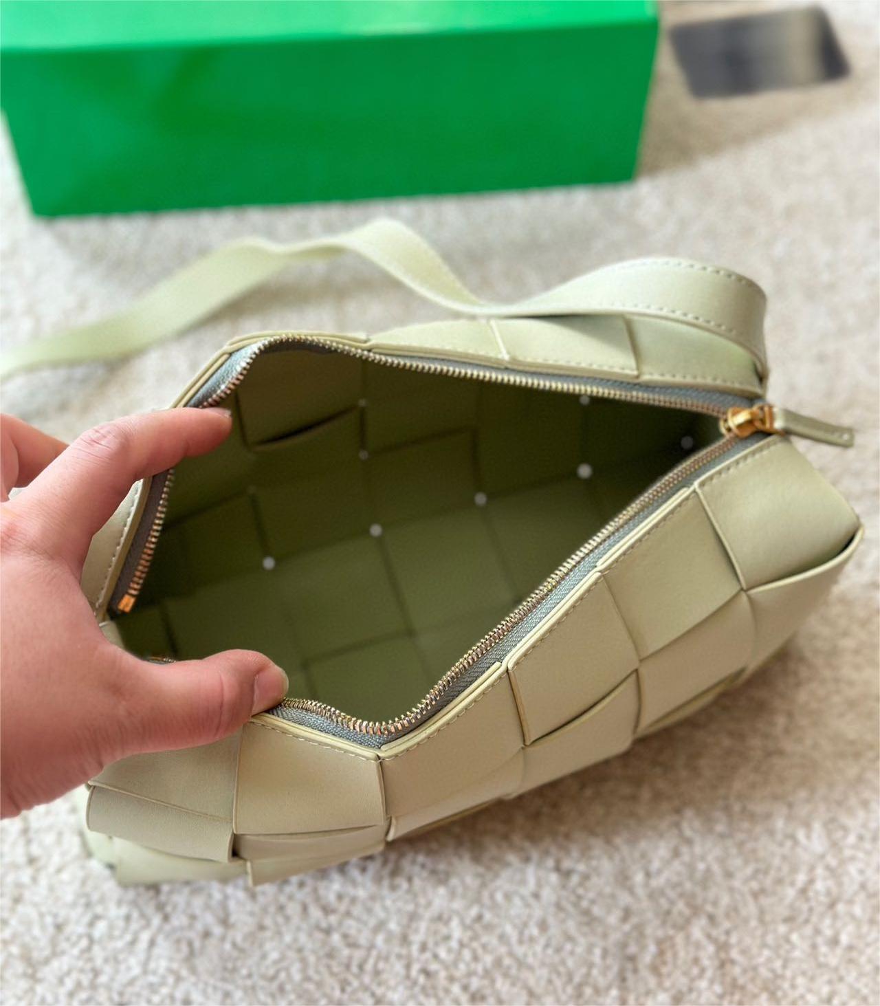 ★BOTTEGA VENETA*カセット クロスボディバッグ