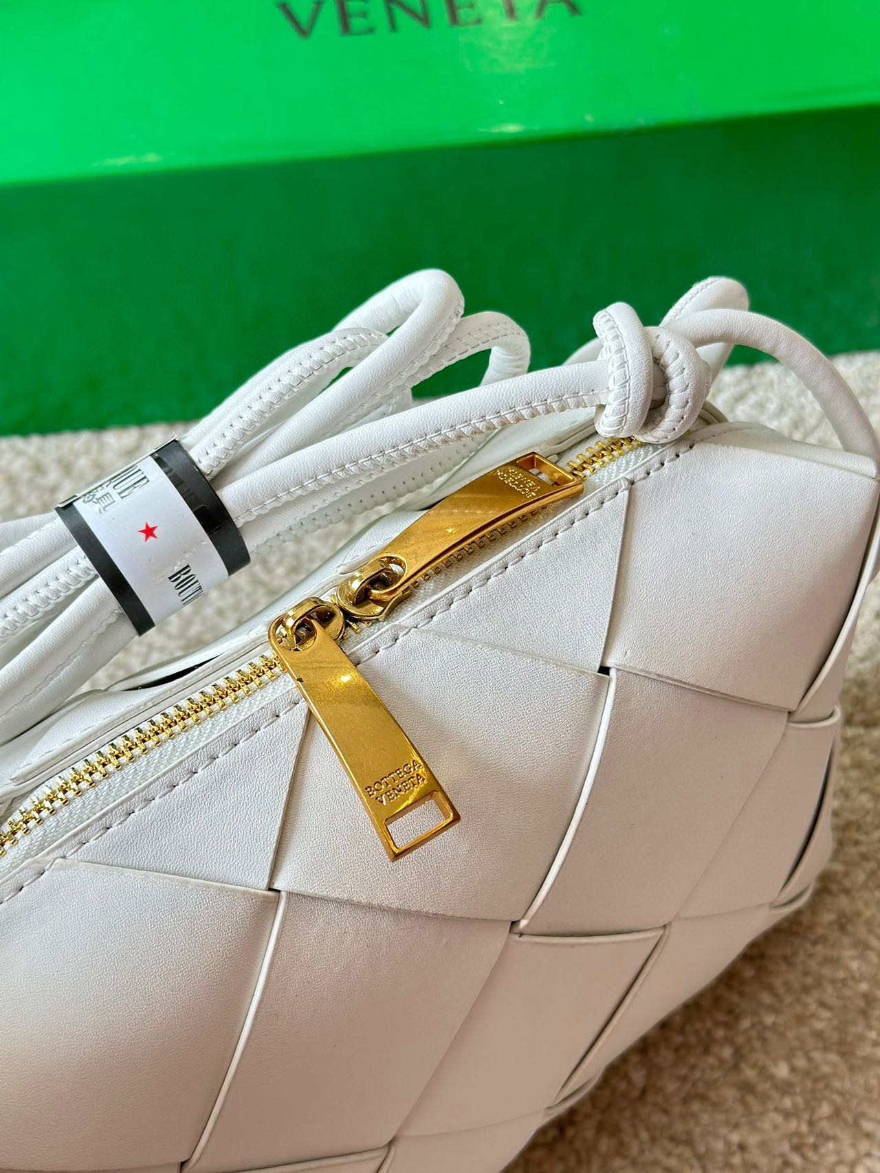 ★BOTTEGA VENETA*Cassette  カセット バッグ