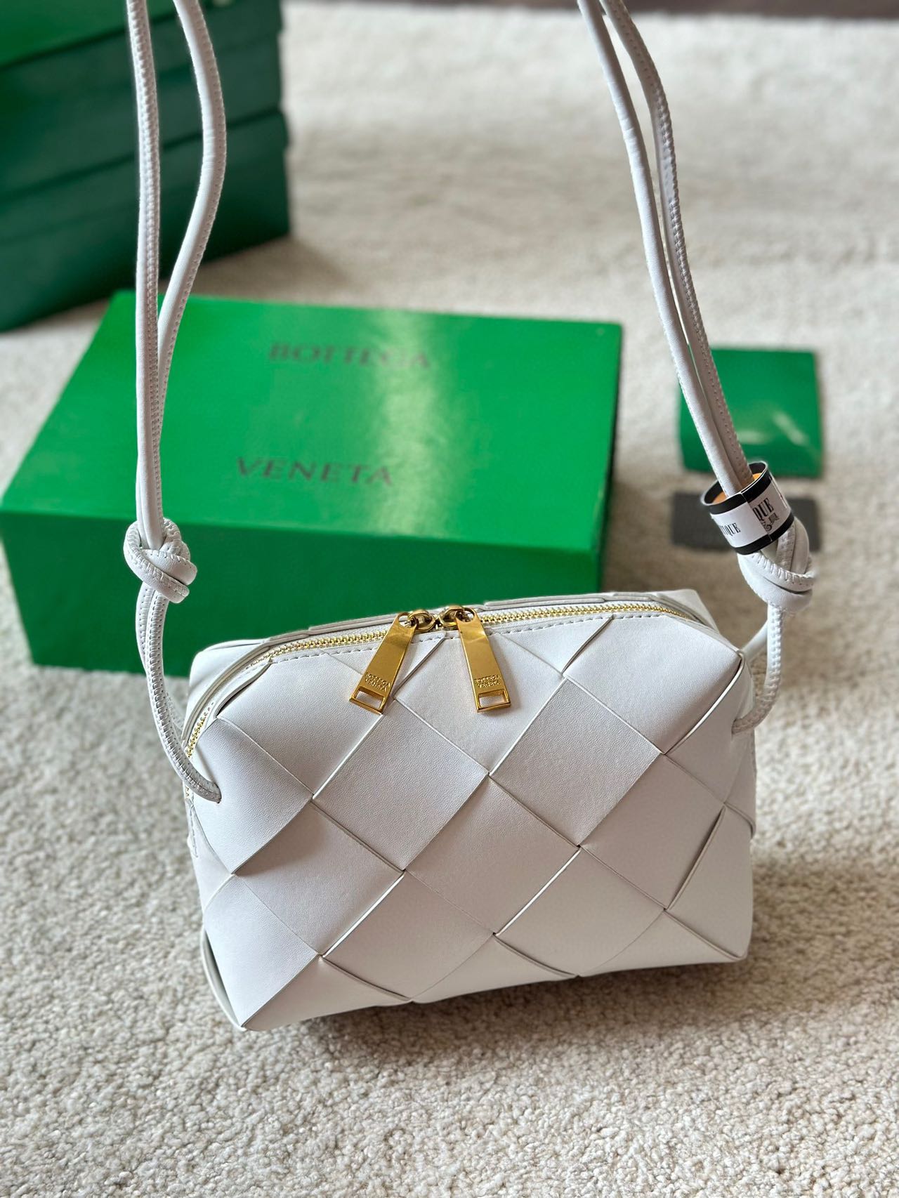 ★BOTTEGA VENETA*Cassette  カセット バッグ