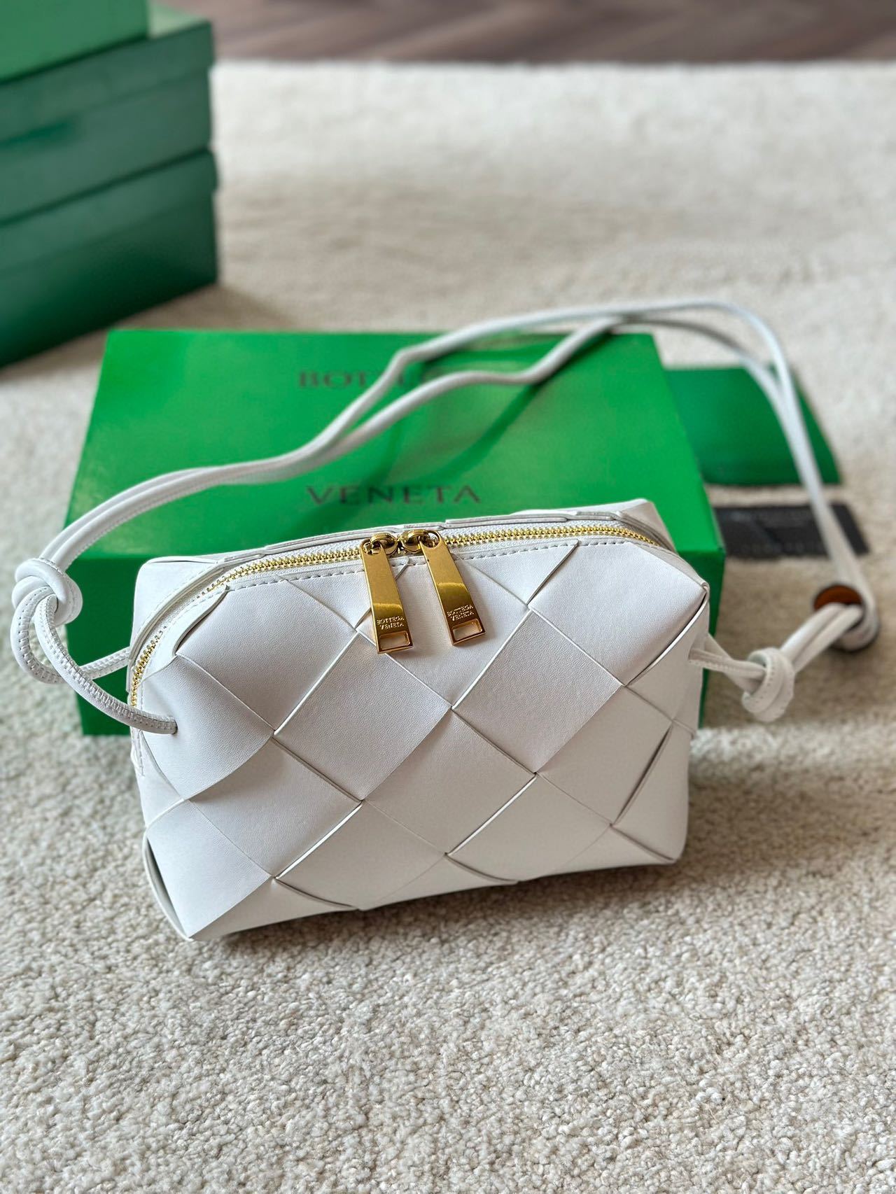 ★BOTTEGA VENETA*Cassette  カセット バッグ