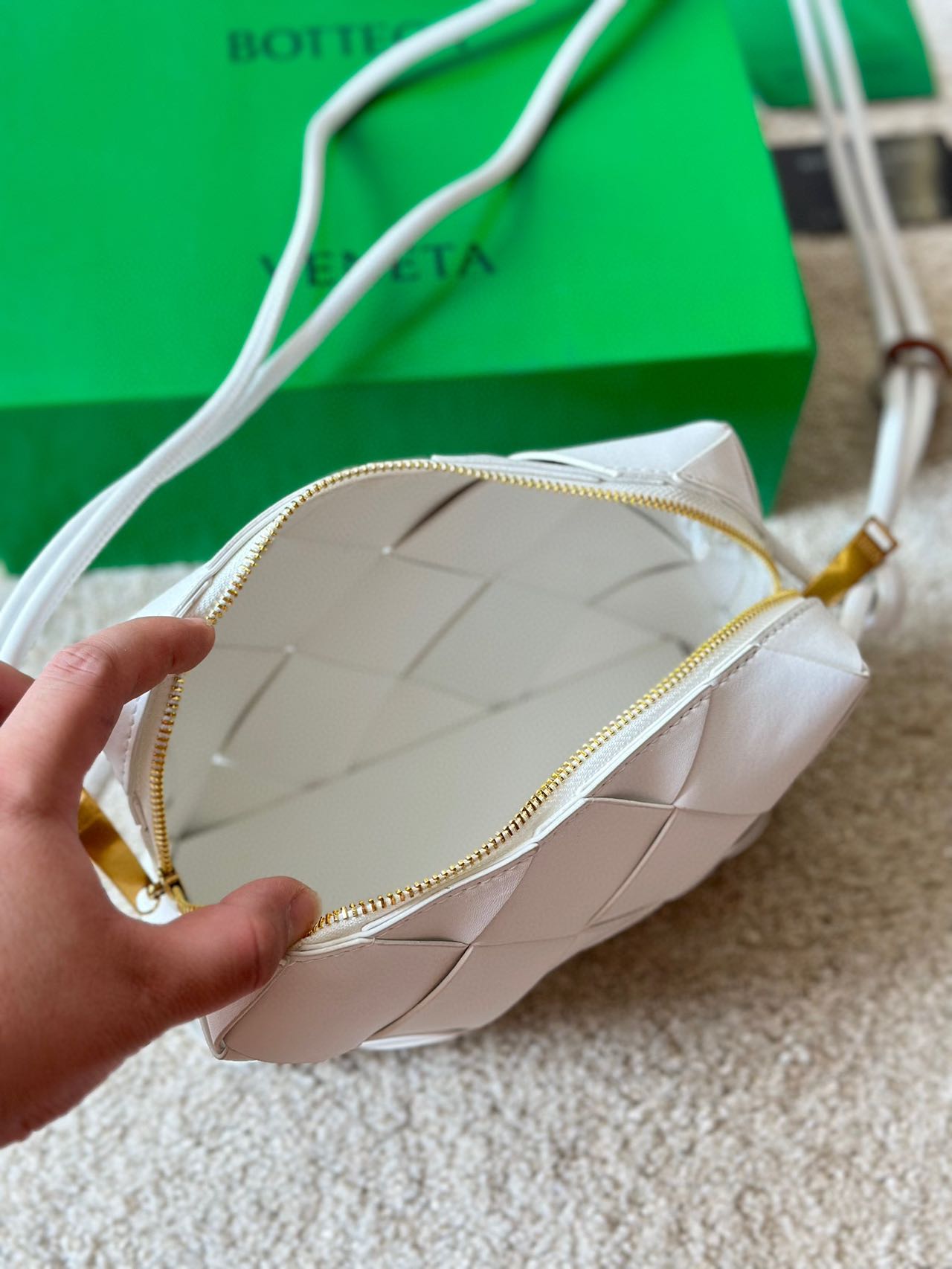 ★BOTTEGA VENETA*Cassette  カセット バッグ