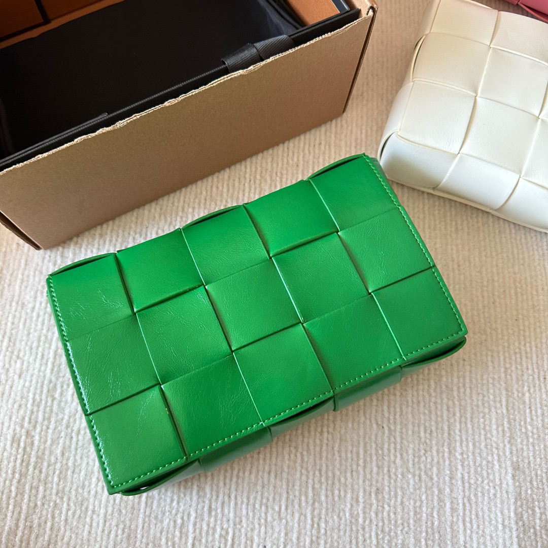 ボッテガヴェネタ カセット クロスボディバッグ