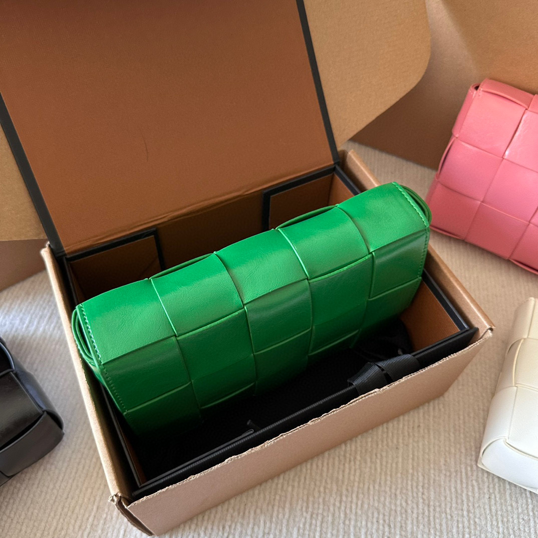 ボッテガヴェネタ カセット クロスボディバッグ