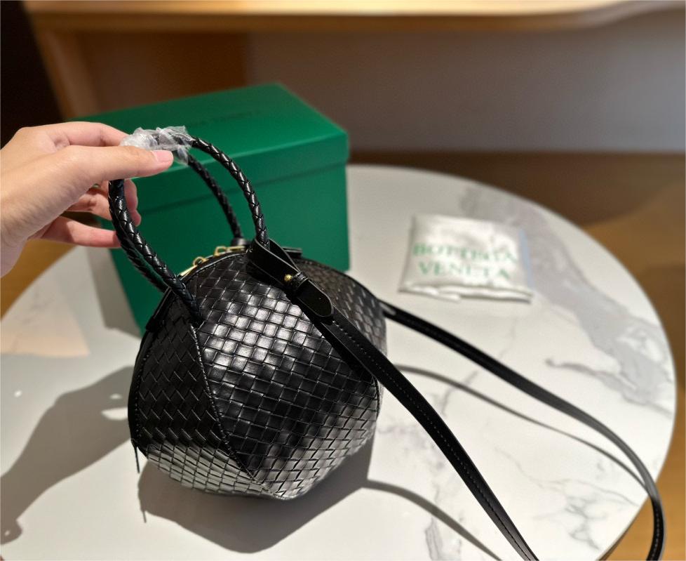 ◆BOTTEGA VENETA ショルダーバッグ