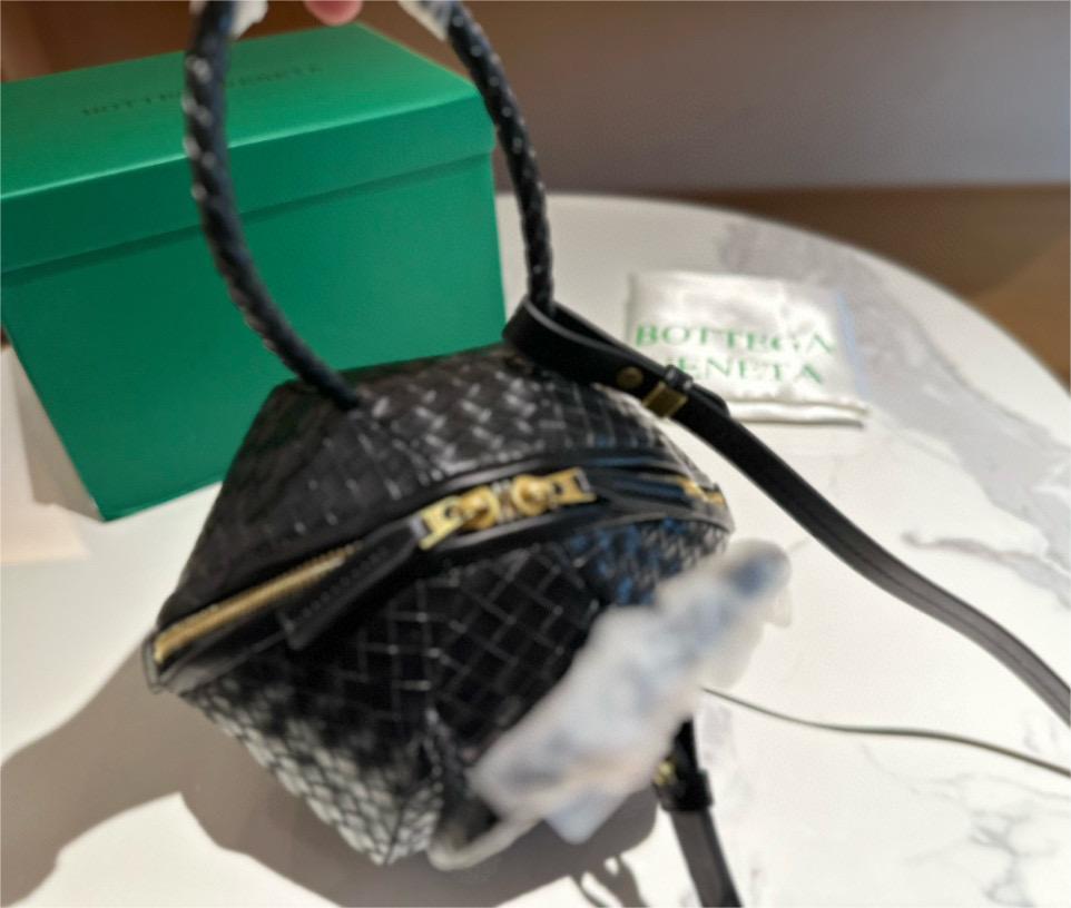 ◆BOTTEGA VENETA ショルダーバッグ