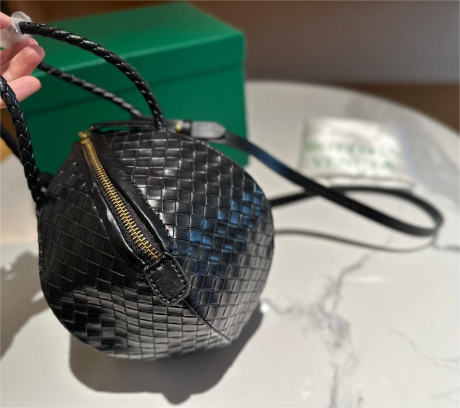 ◆BOTTEGA VENETA ショルダーバッグ