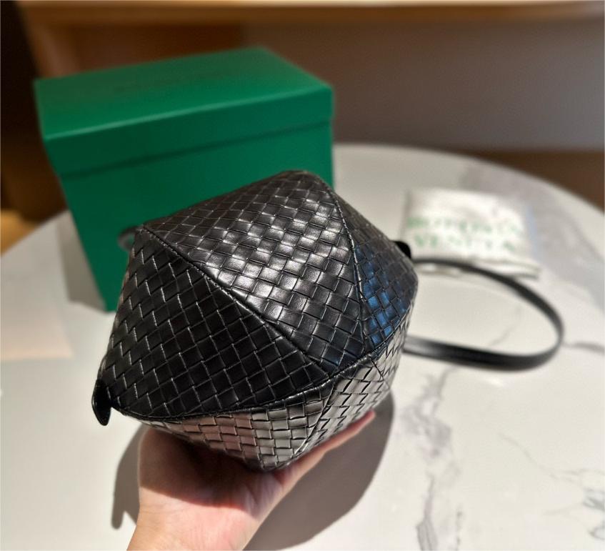 ◆BOTTEGA VENETA ショルダーバッグ