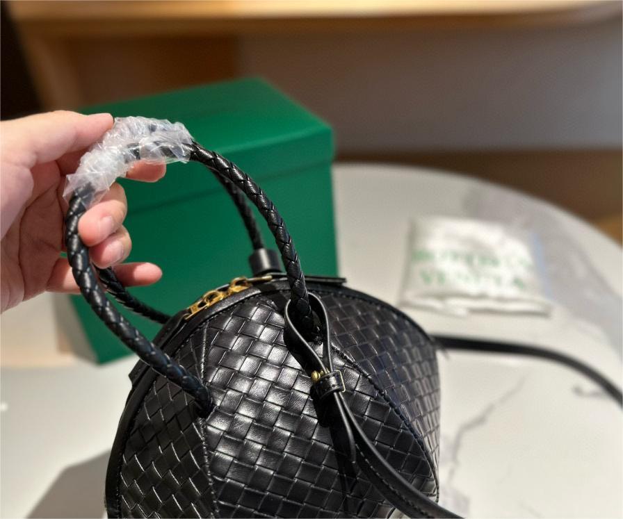 ◆BOTTEGA VENETA ショルダーバッグ