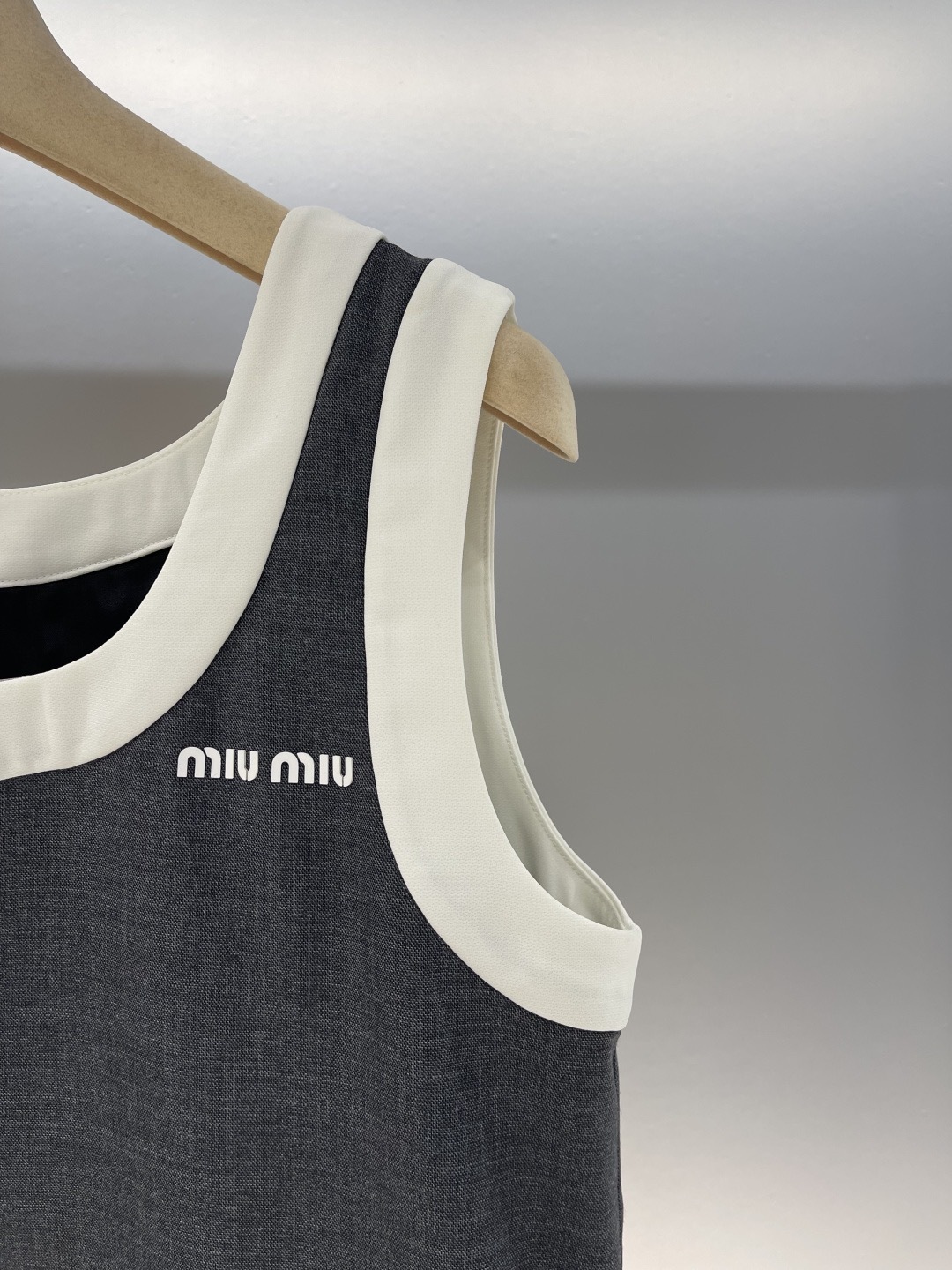 miumiu プリーツ グリザイユ ミニドレス