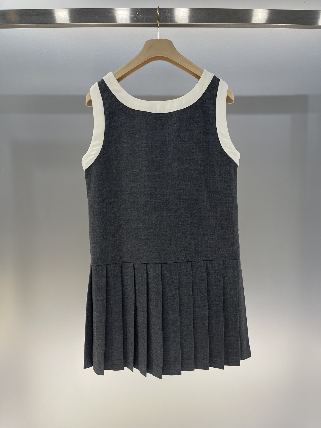 miumiu プリーツ グリザイユ ミニドレス