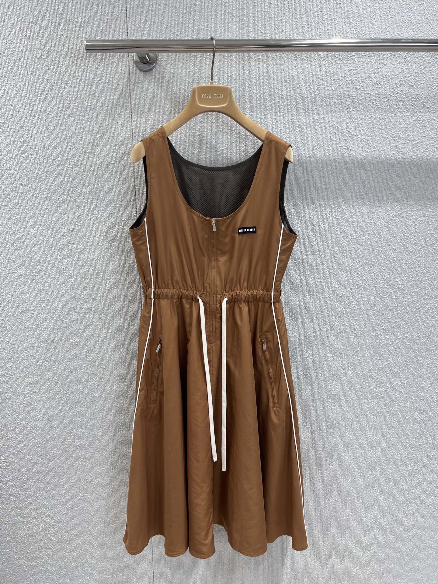 miumiu テクニカルシルクドレス