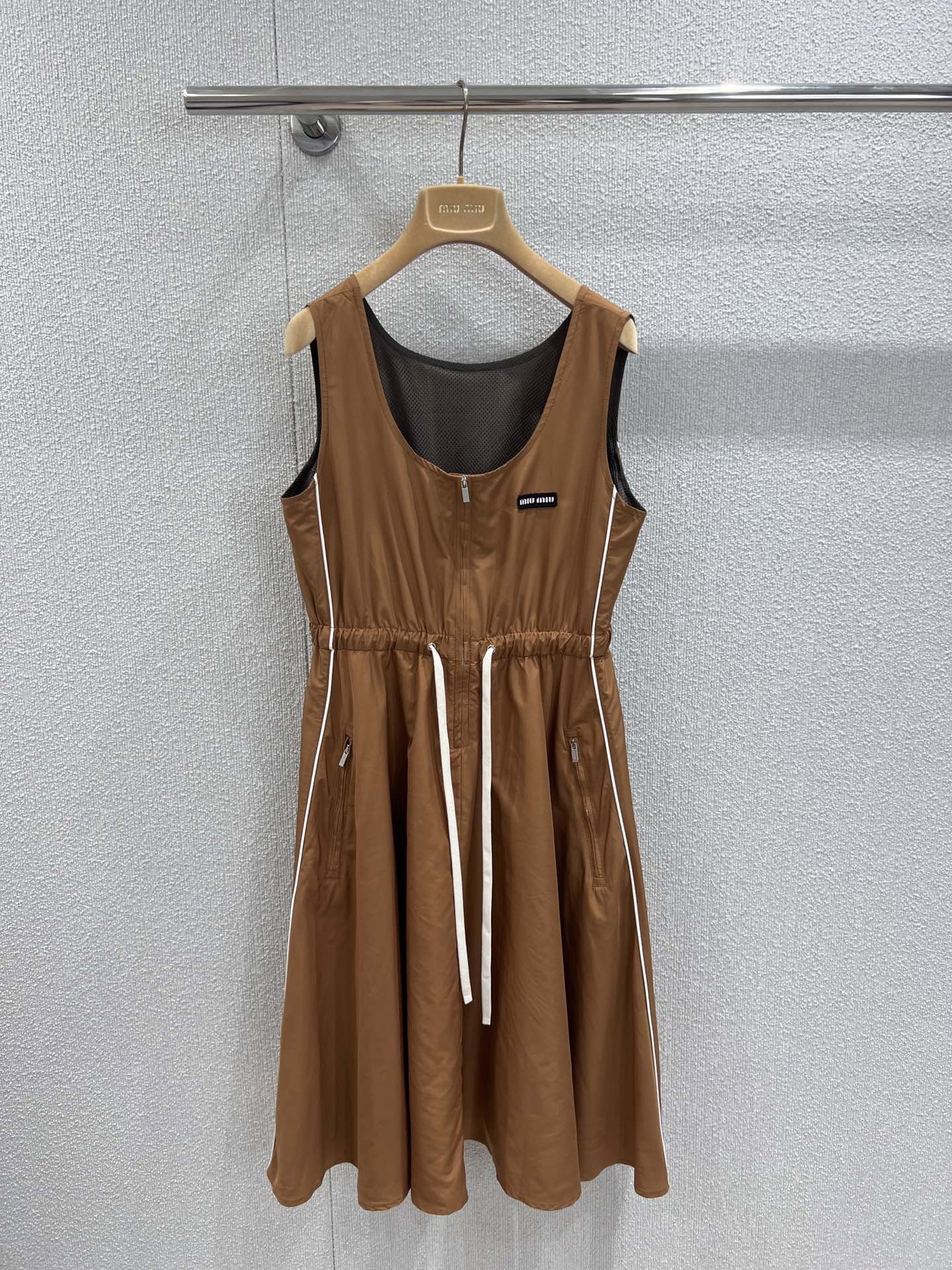 miumiu テクニカルシルクドレス