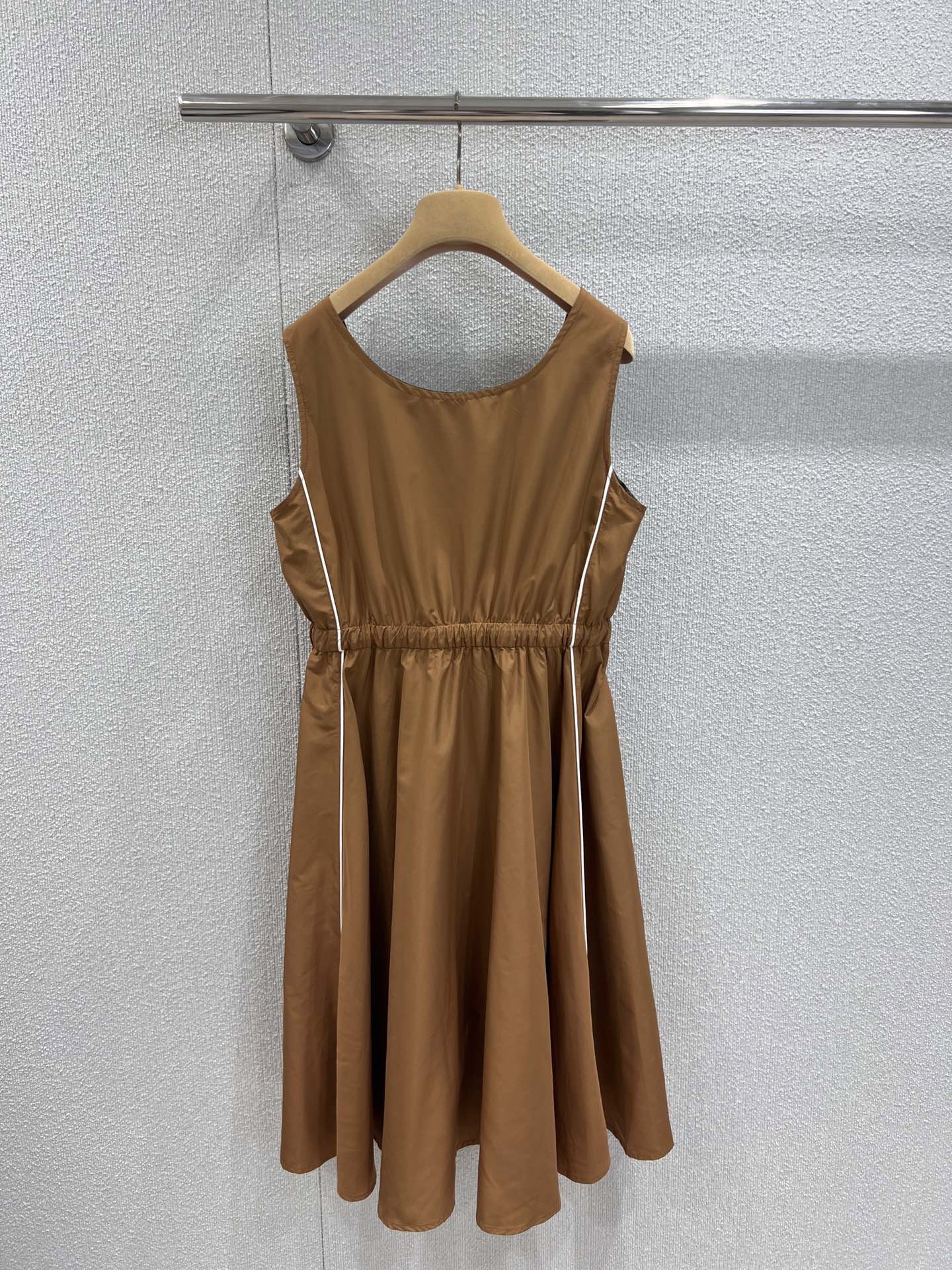 miumiu テクニカルシルクドレス