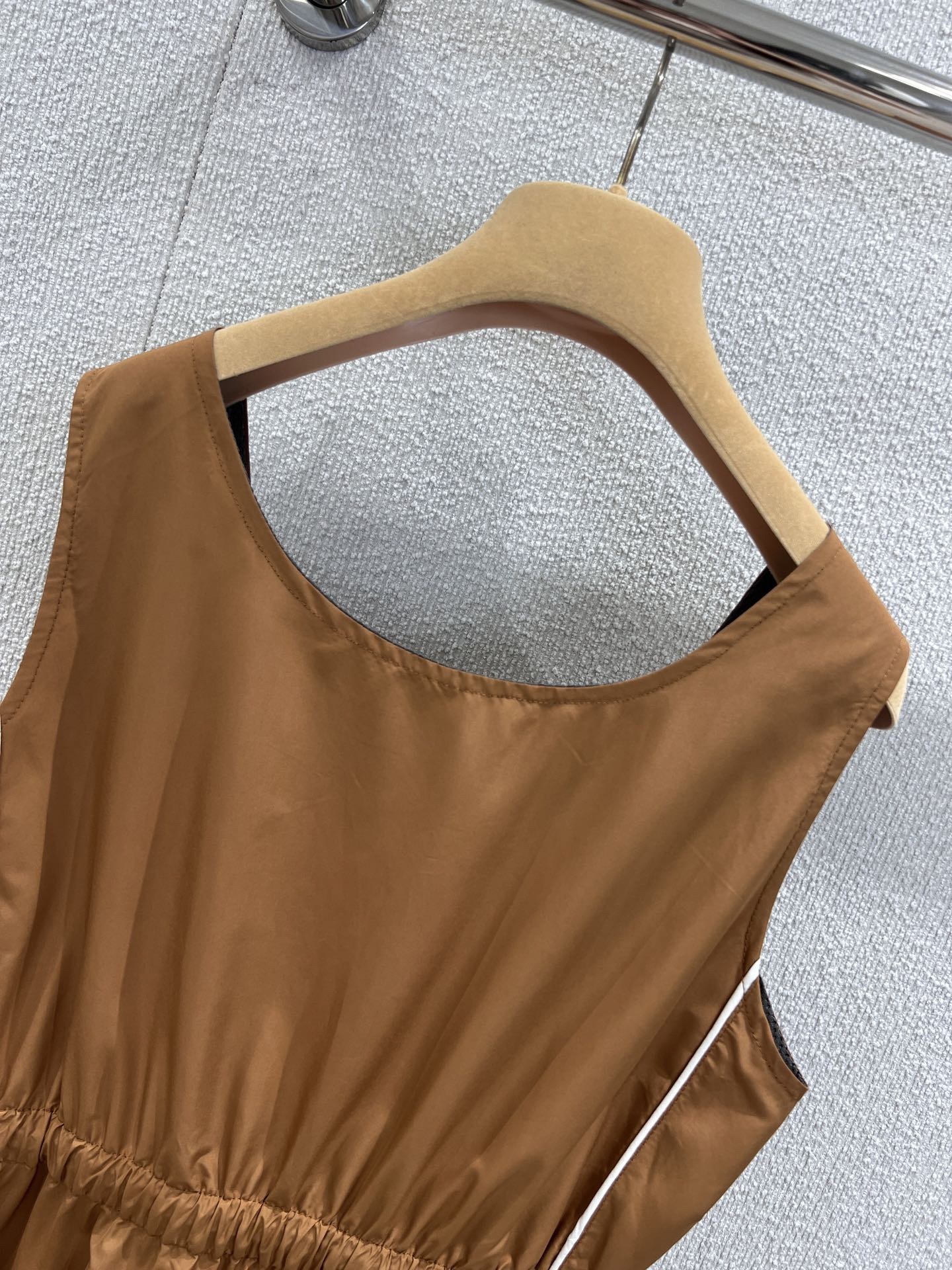 miumiu テクニカルシルクドレス