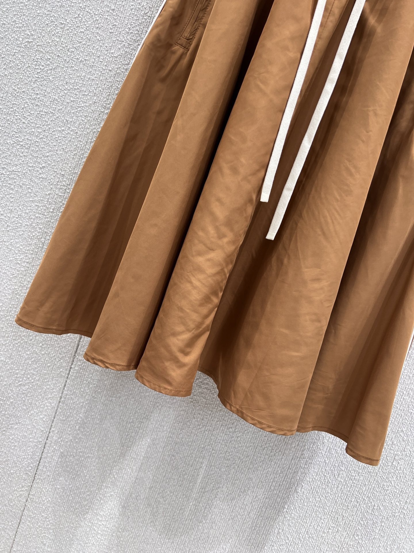 miumiu テクニカルシルクドレス