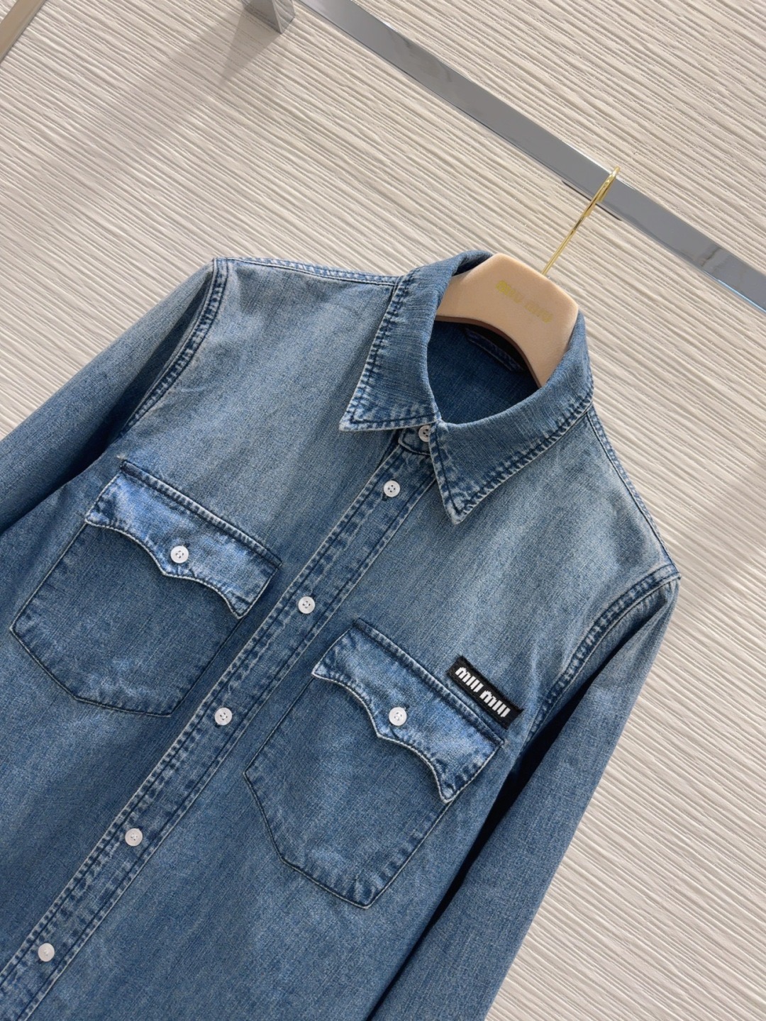 miumiu シャンブレー シャツ