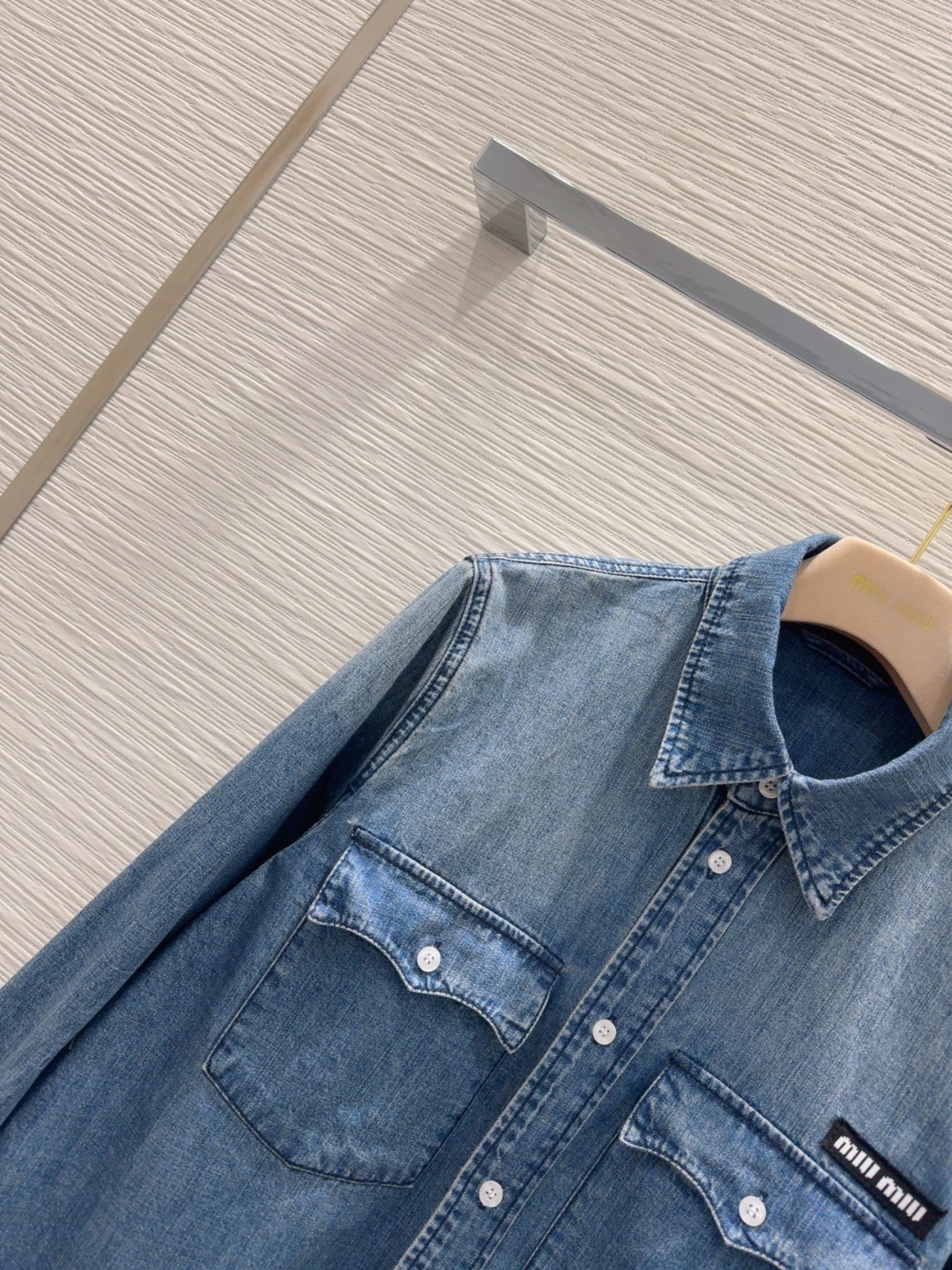 miumiu シャンブレー シャツ