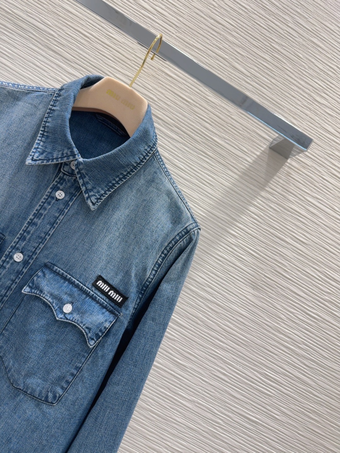 miumiu シャンブレー シャツ