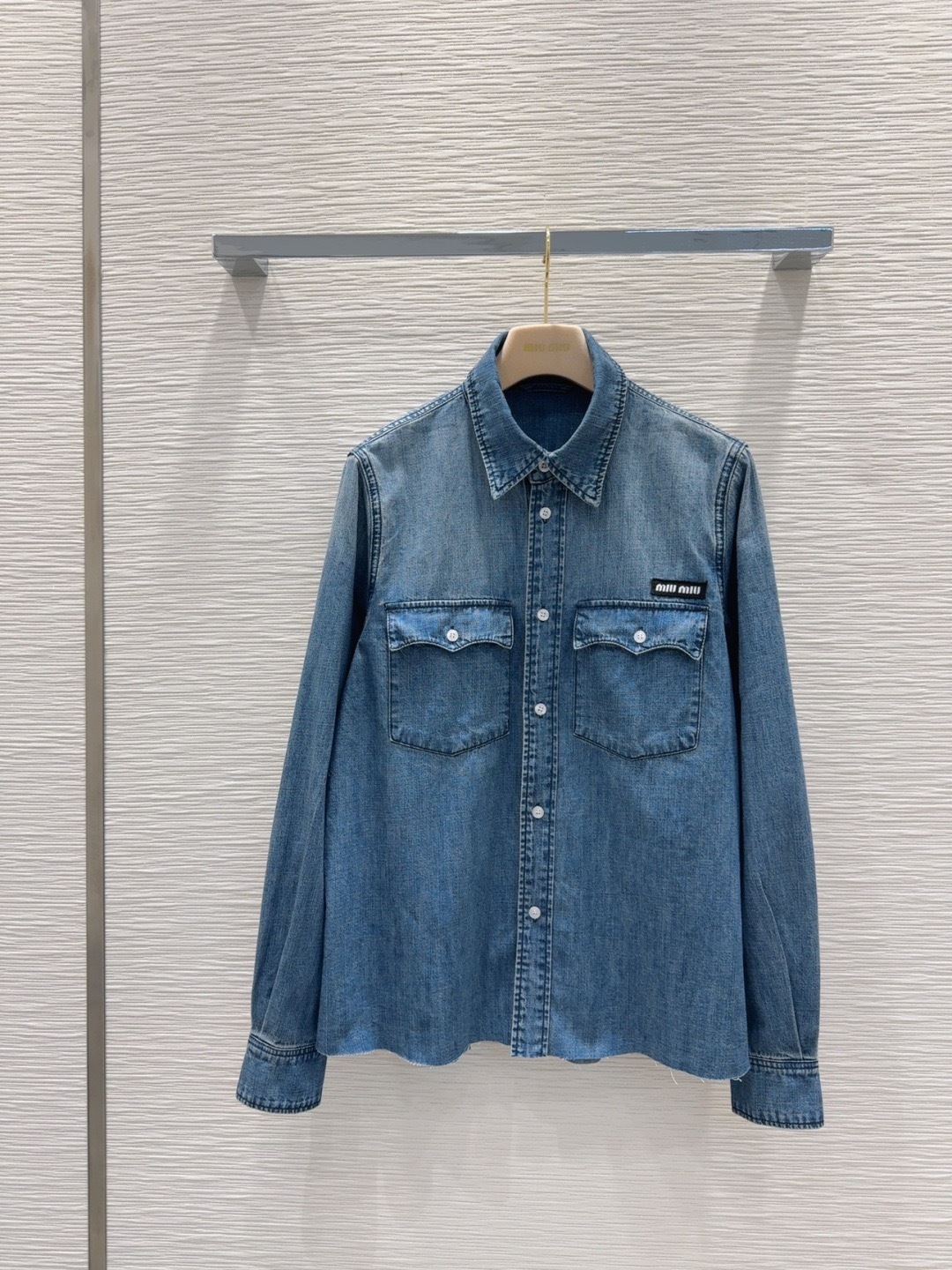 miumiu シャンブレー シャツ