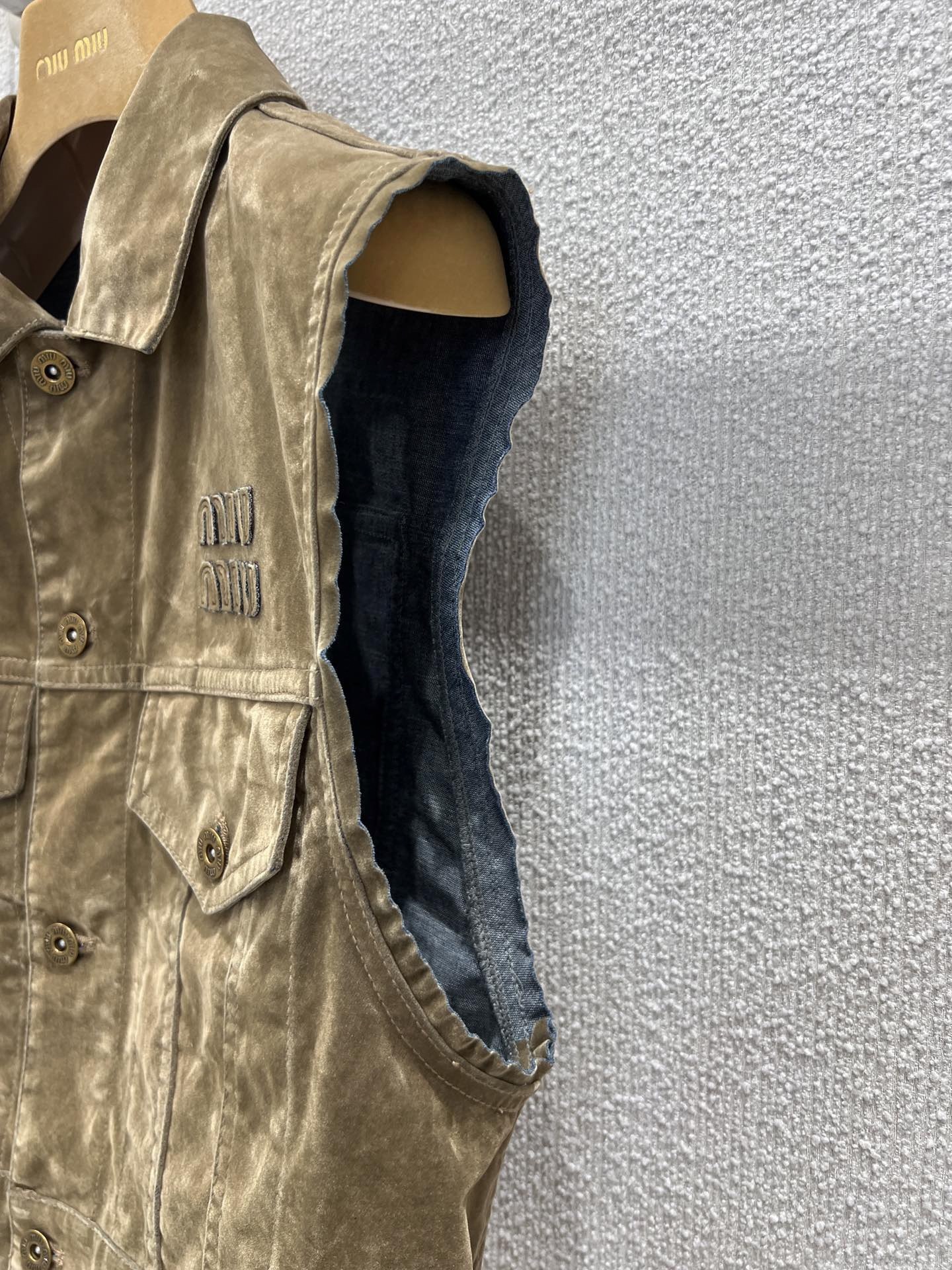 miumiu ウォッシュド フロック加工 シャンブレー ベスト