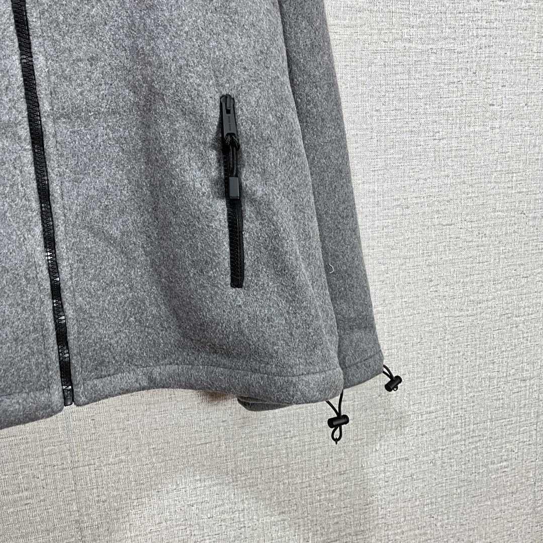 miumiu フリース スウェットシャツ