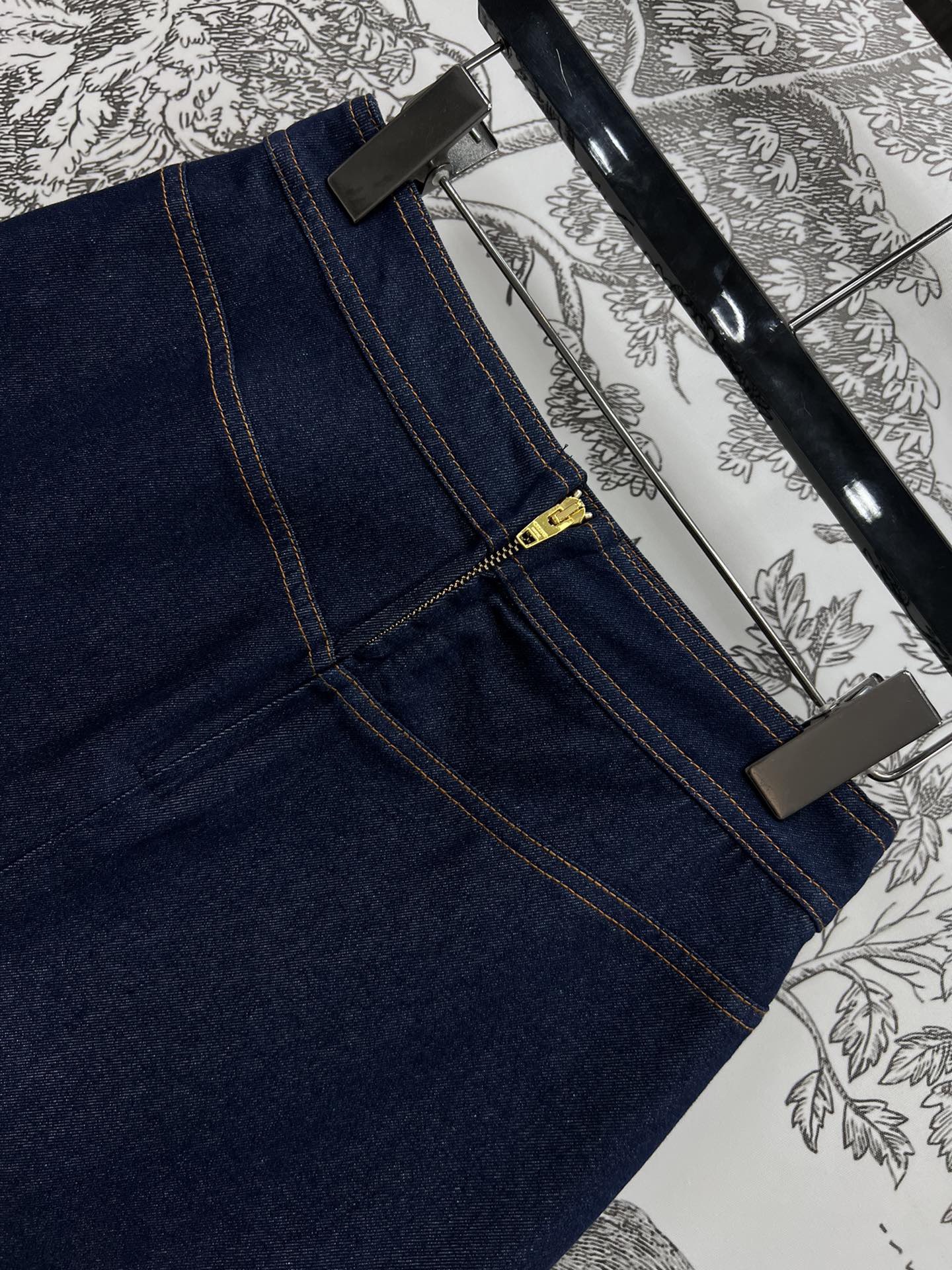 CELINE トラペーズ ミニスカート / ローウォッシュ デニム