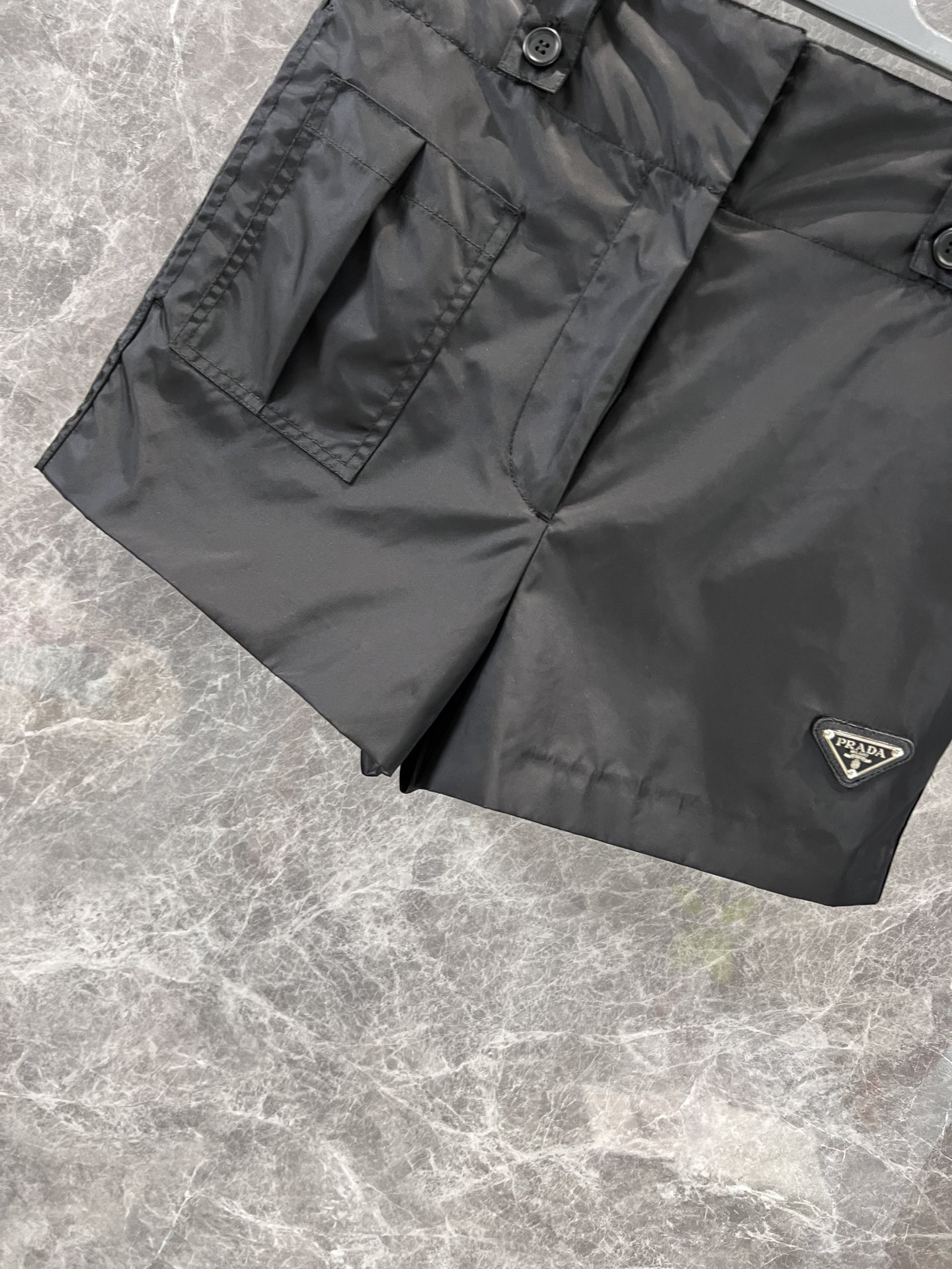 Prada Re-Nylon ショートパンツ